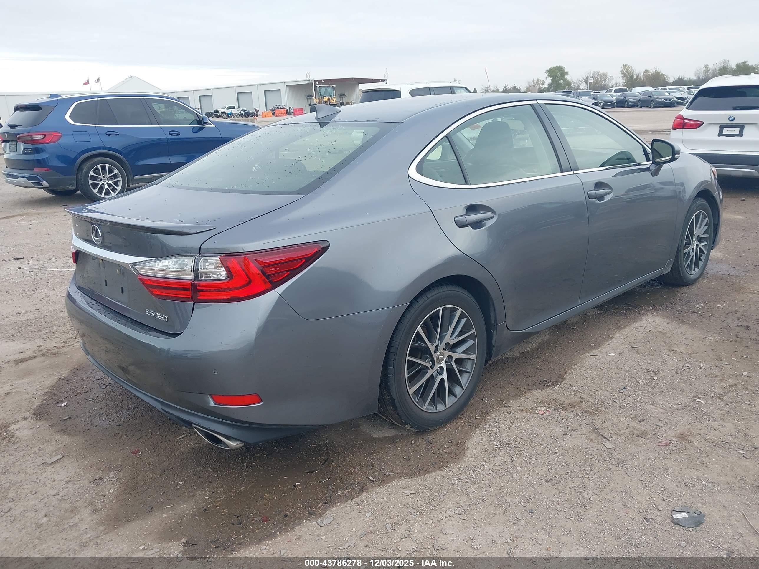LEXUS ES image 4