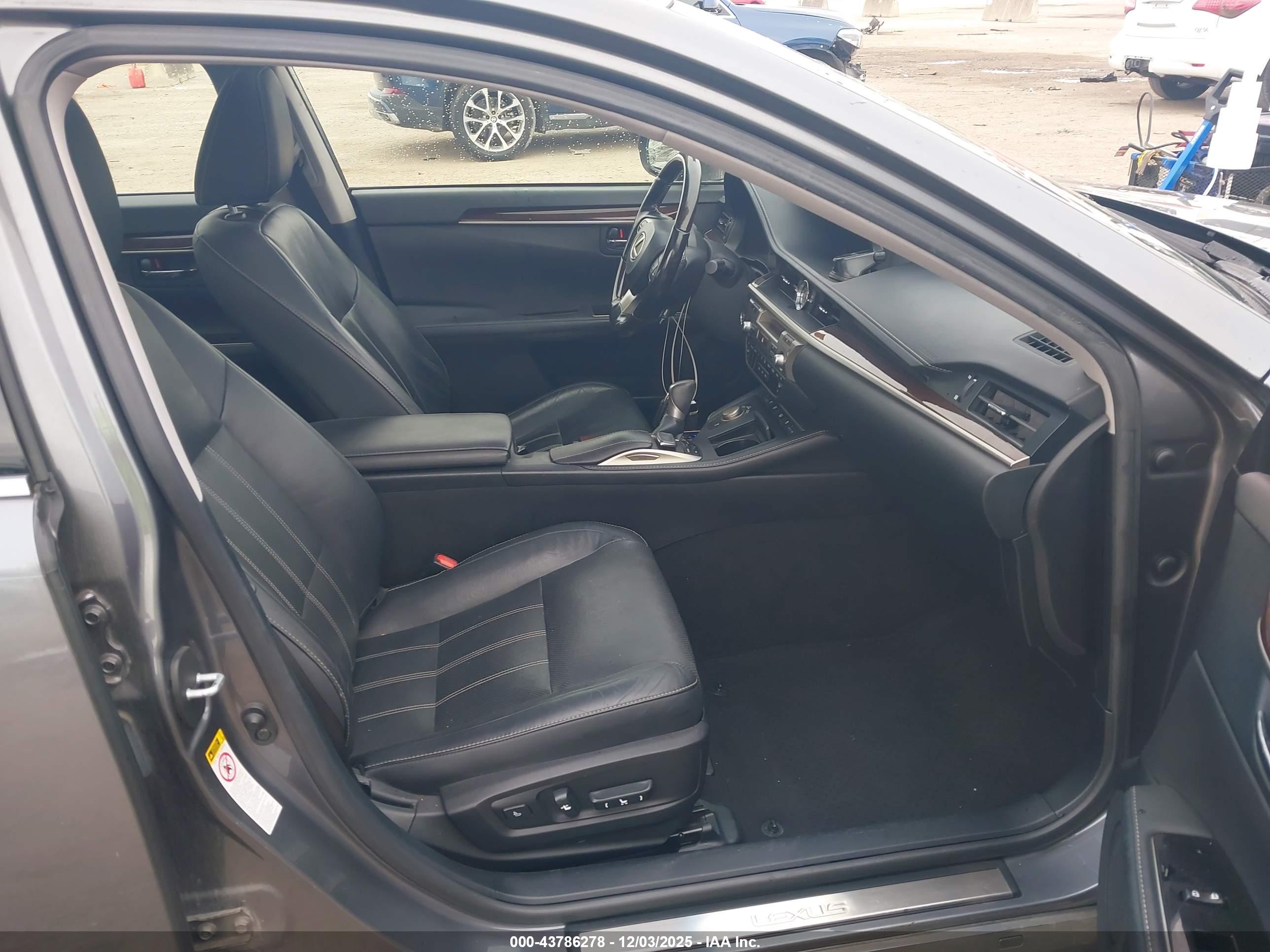LEXUS ES image 5