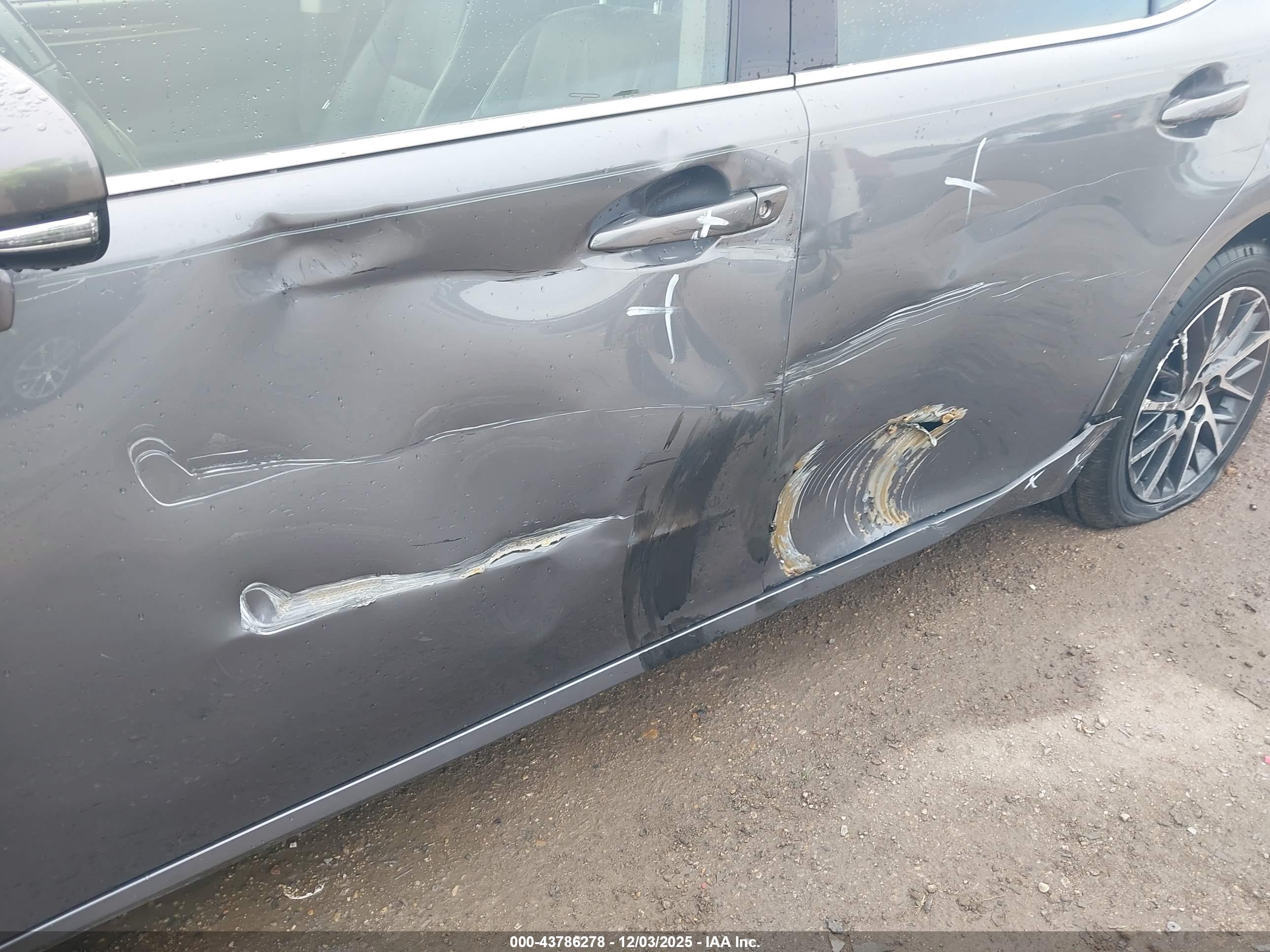 LEXUS ES image 6