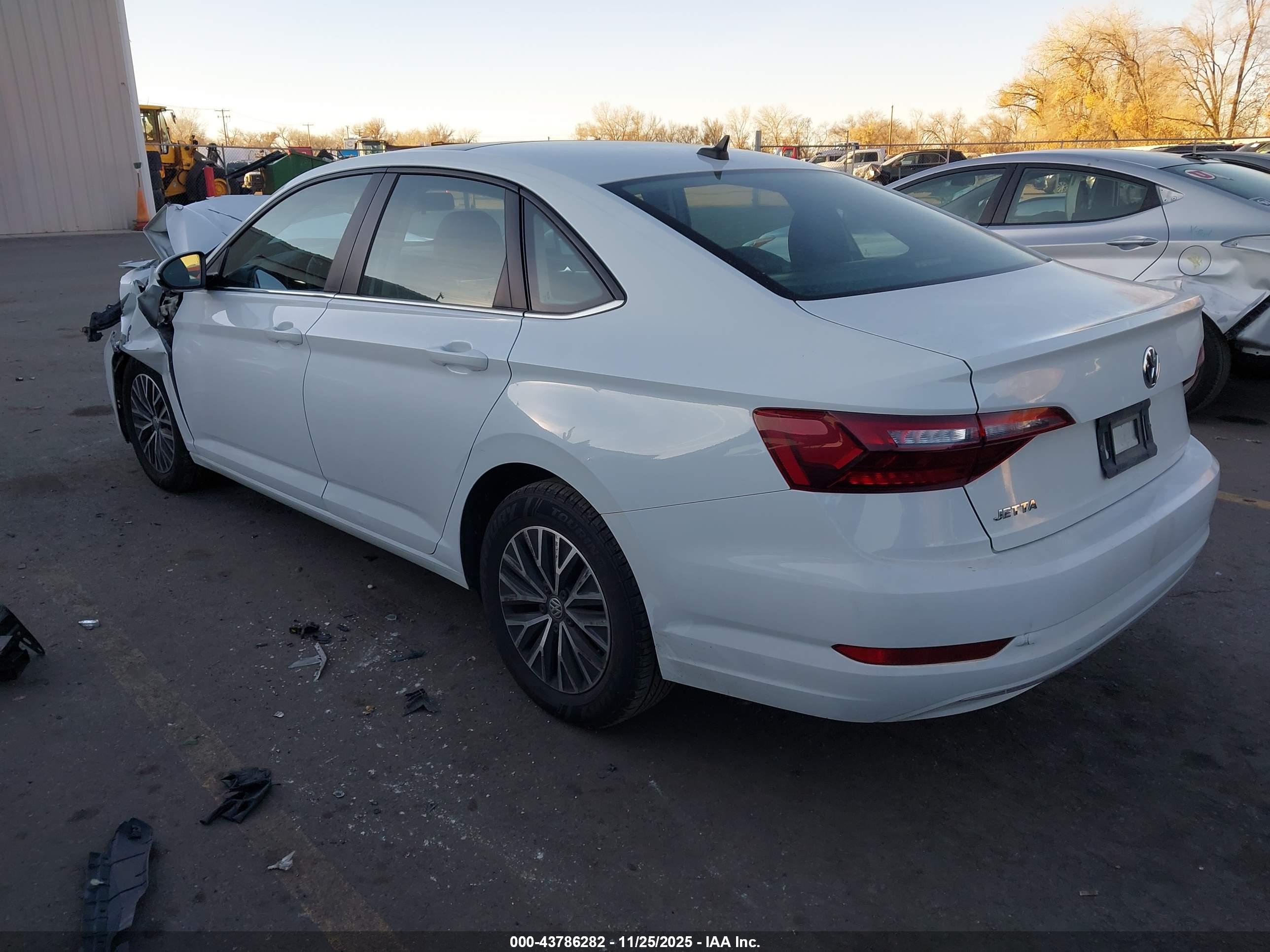 VOLKSWAGEN JETTA image 3