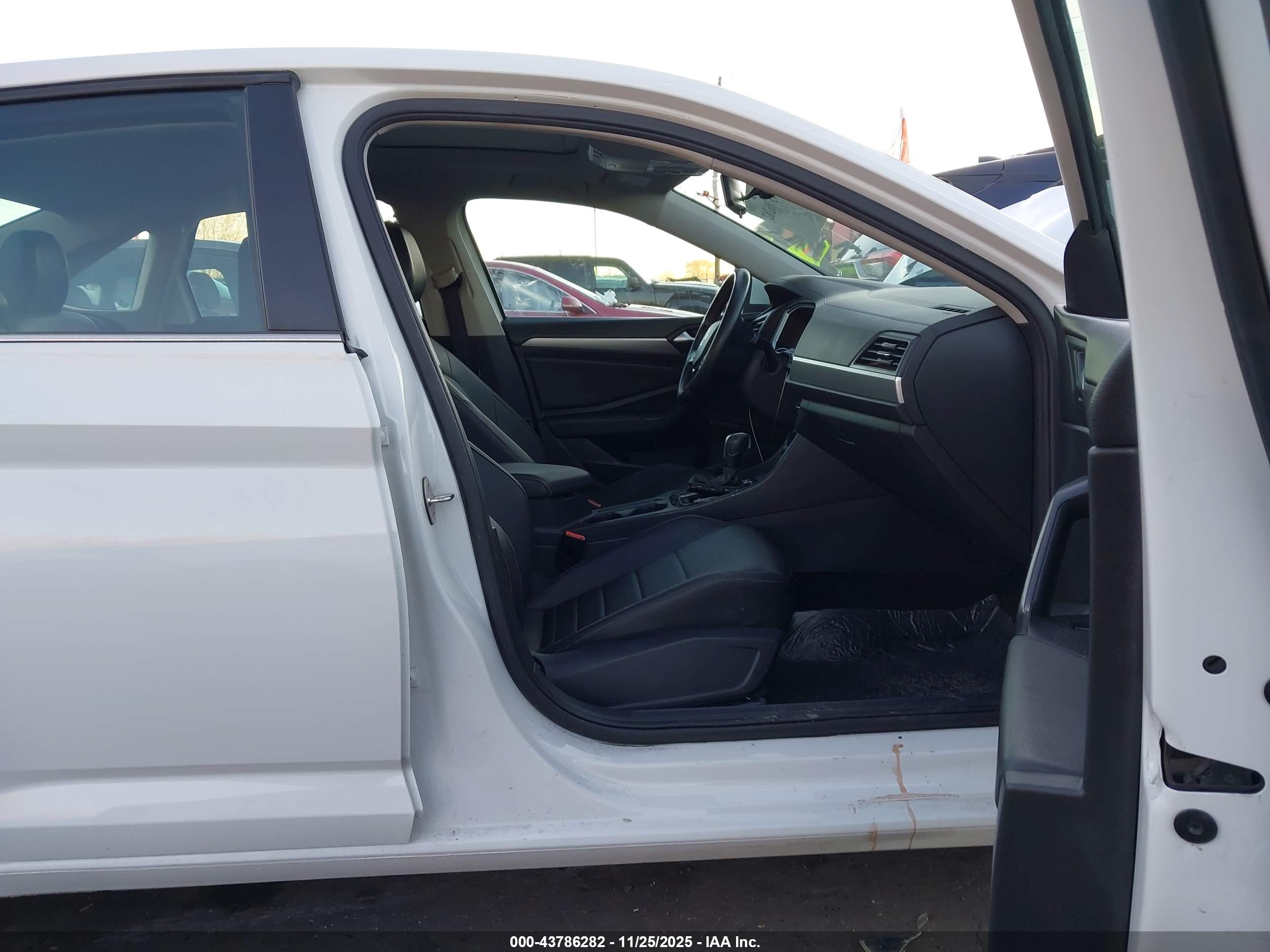 VOLKSWAGEN JETTA image 5