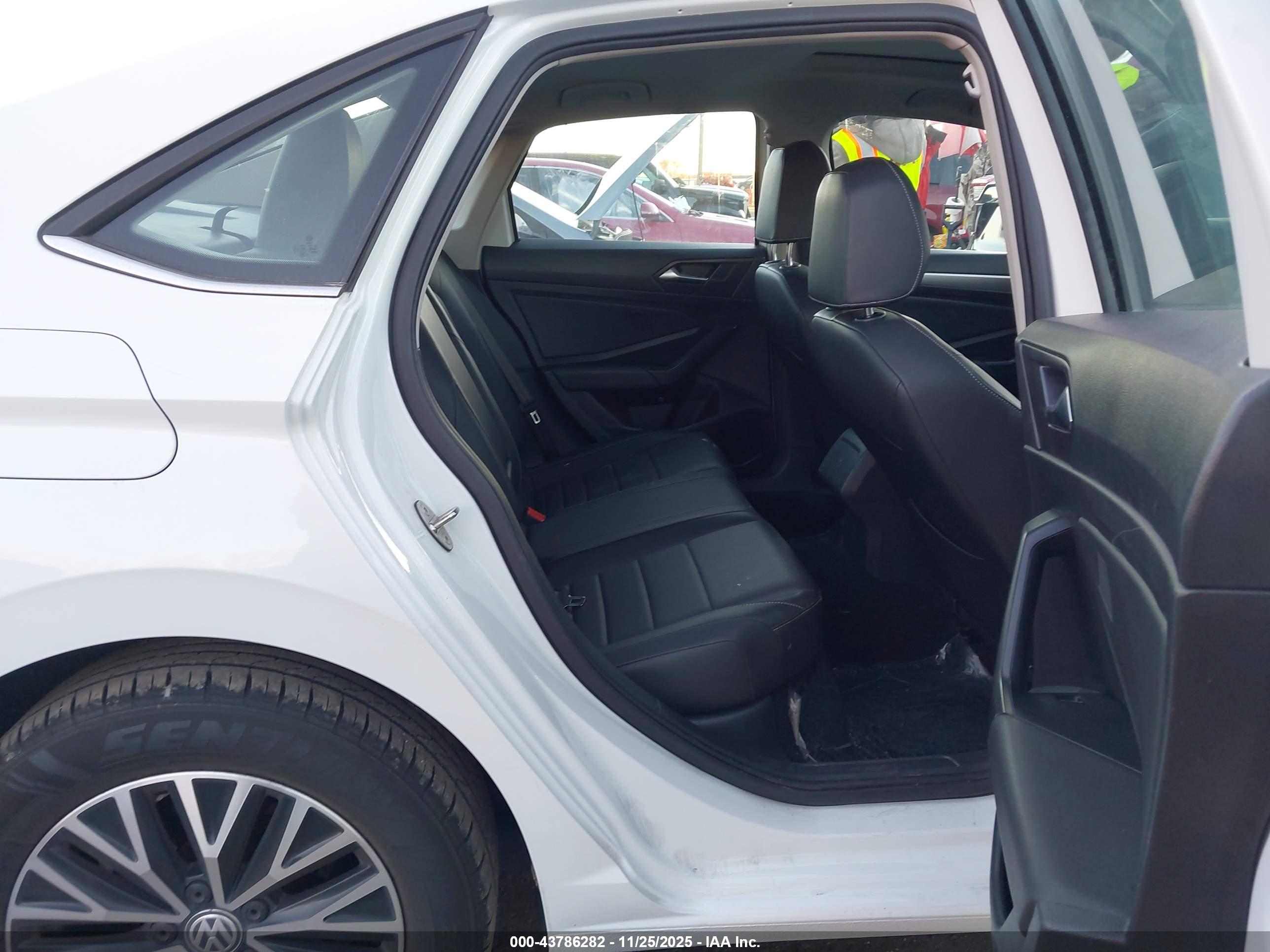 VOLKSWAGEN JETTA image 8