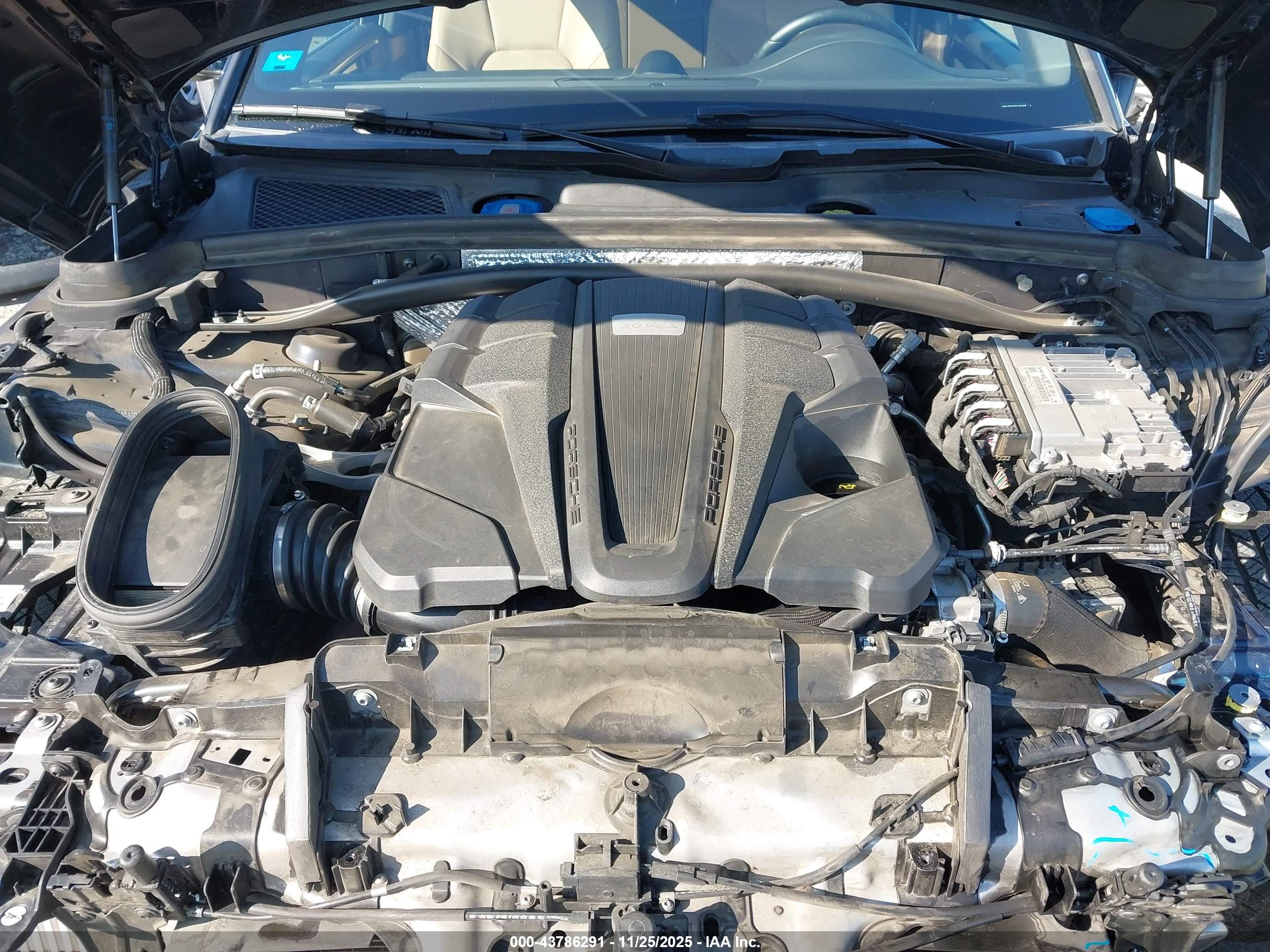 PORSCHE MACAN image 10