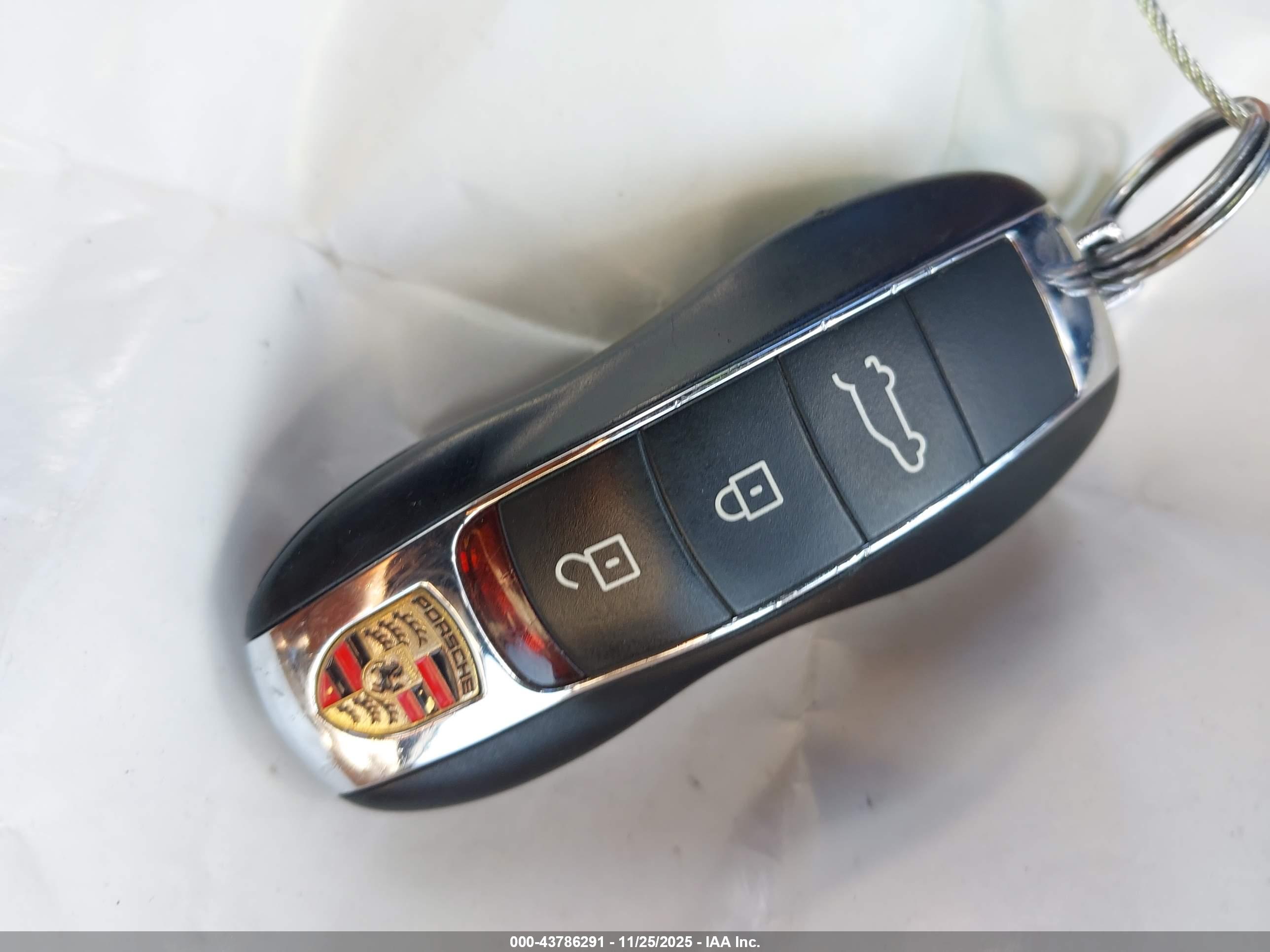 PORSCHE MACAN image 11