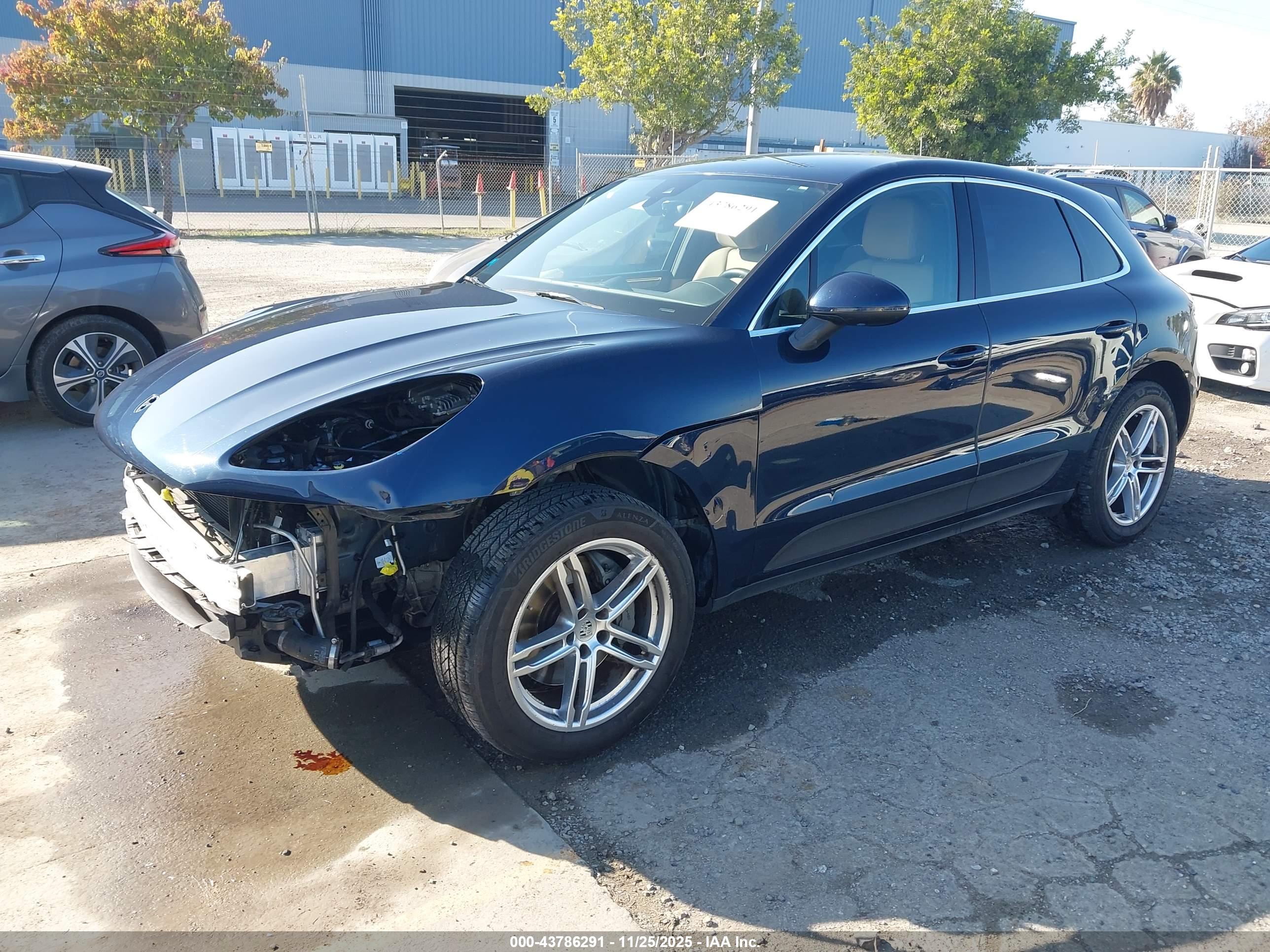 PORSCHE MACAN image 2