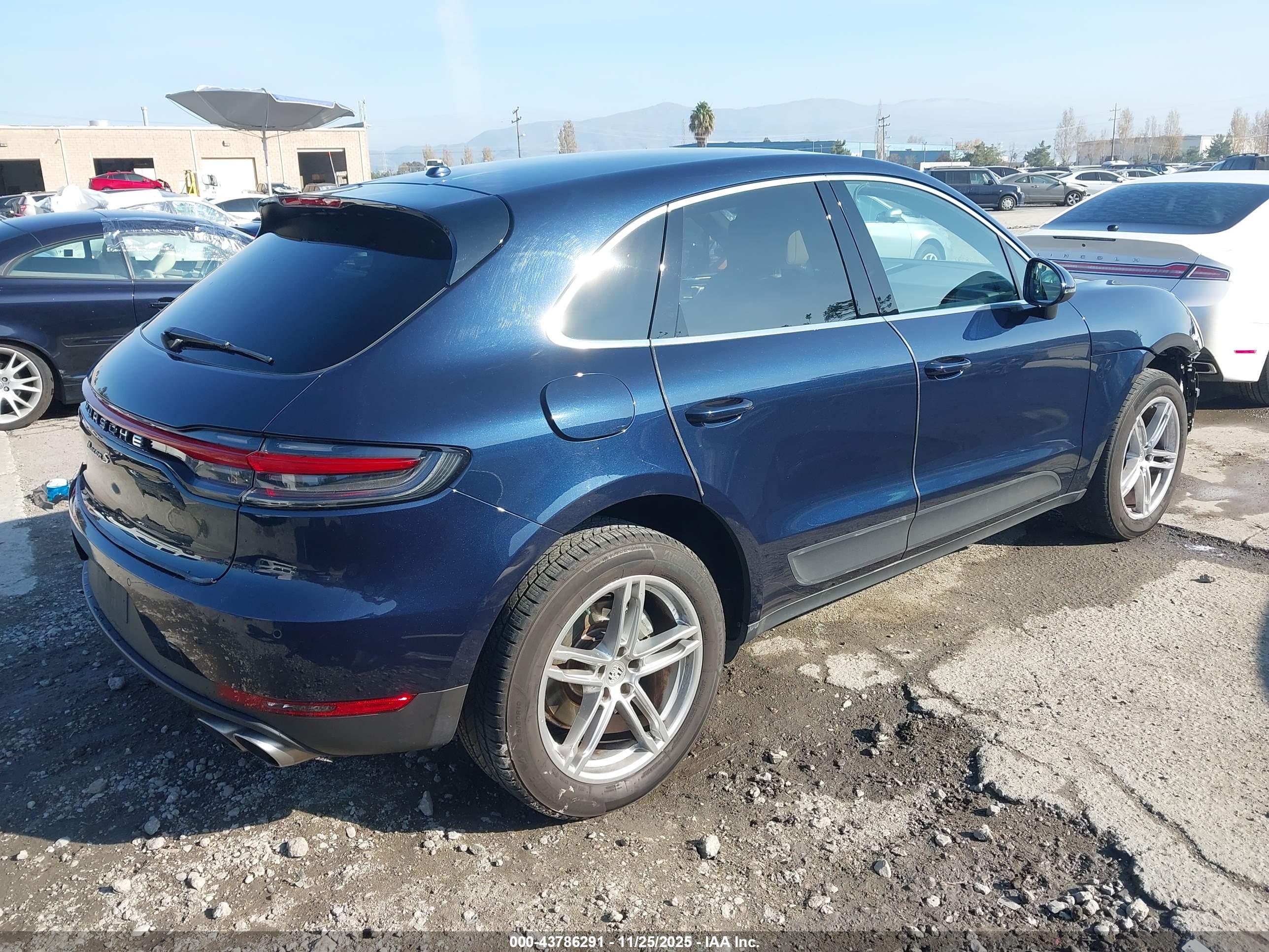 PORSCHE MACAN image 4