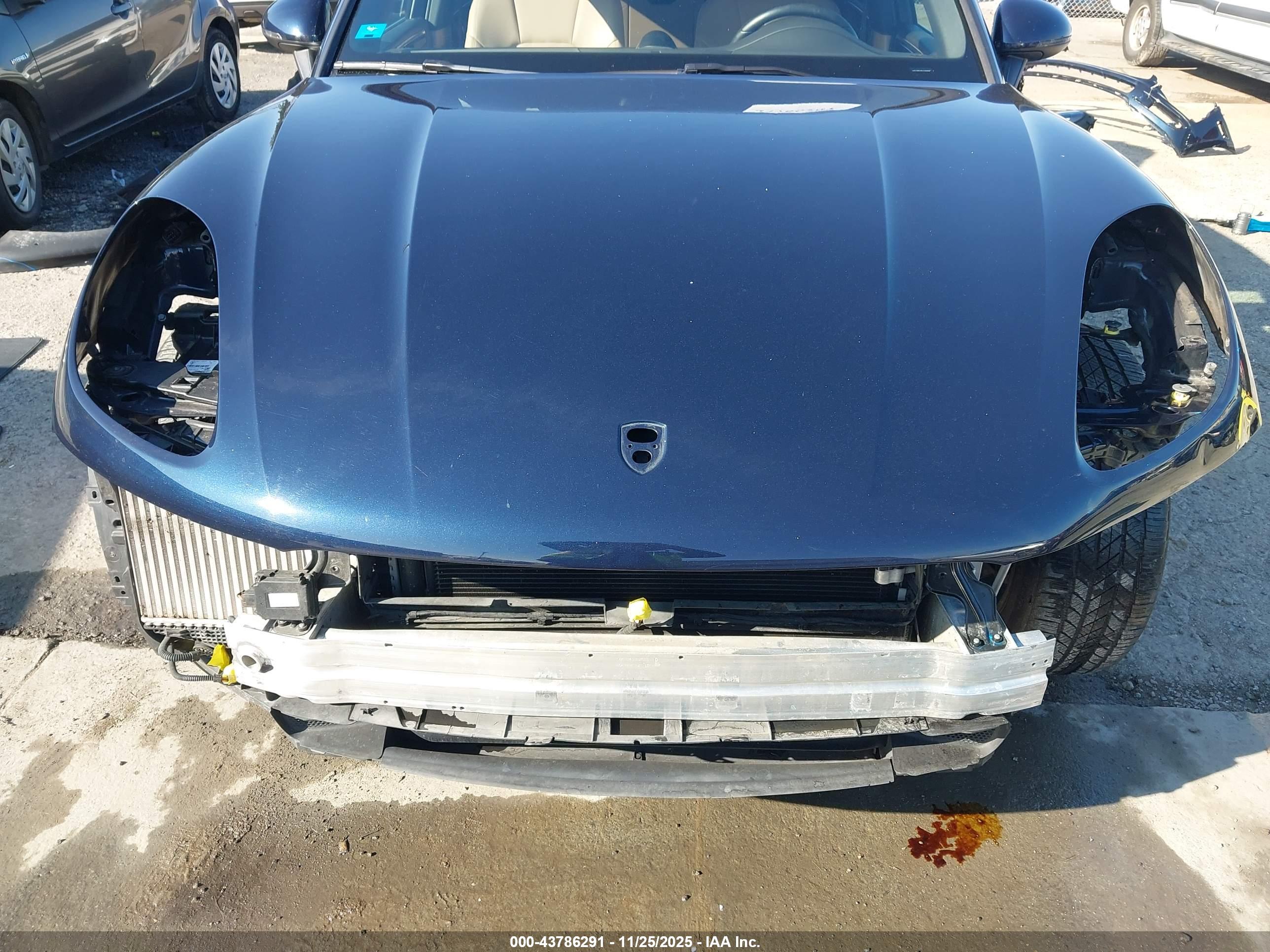 PORSCHE MACAN image 6