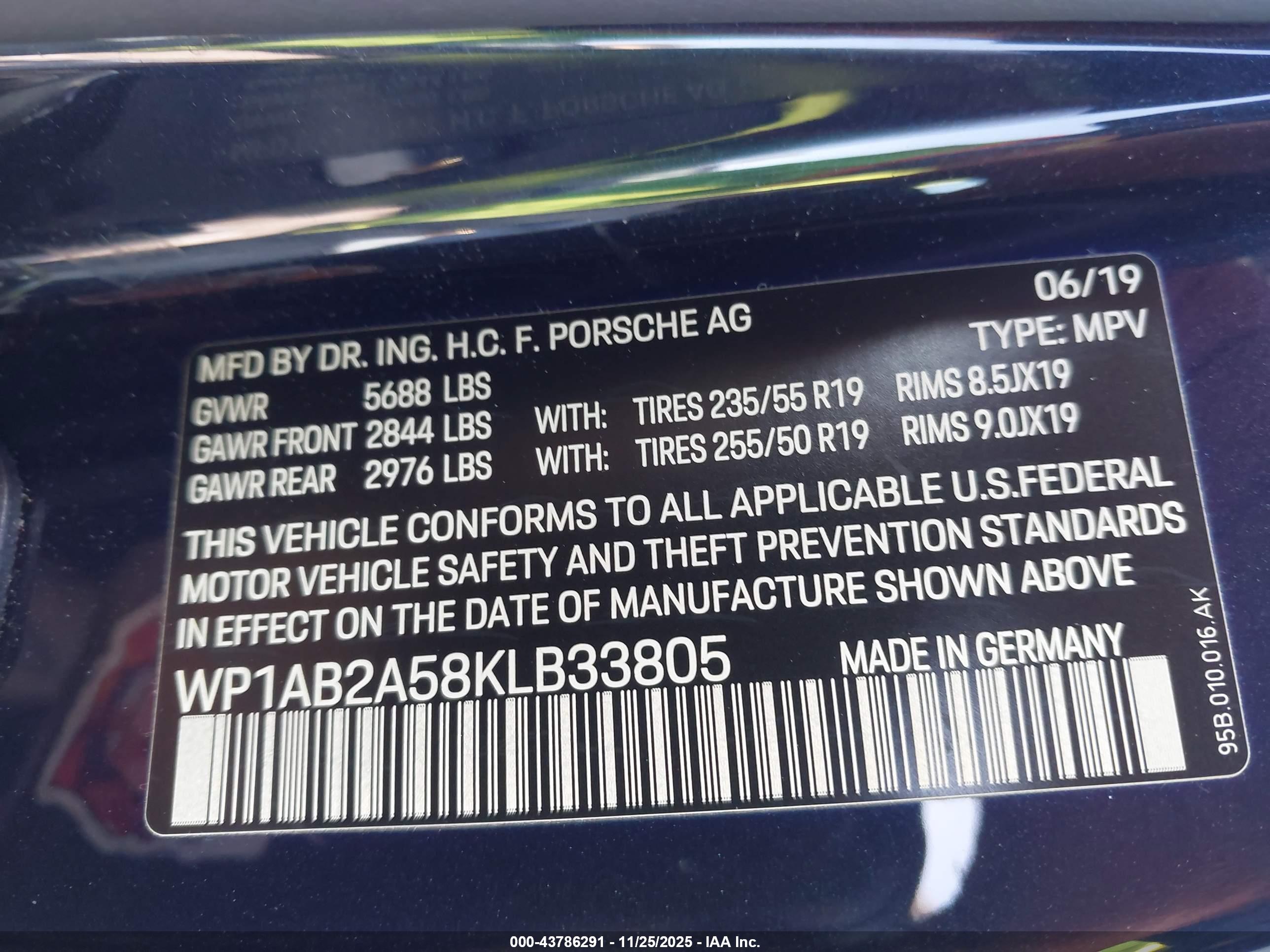 PORSCHE MACAN image 9