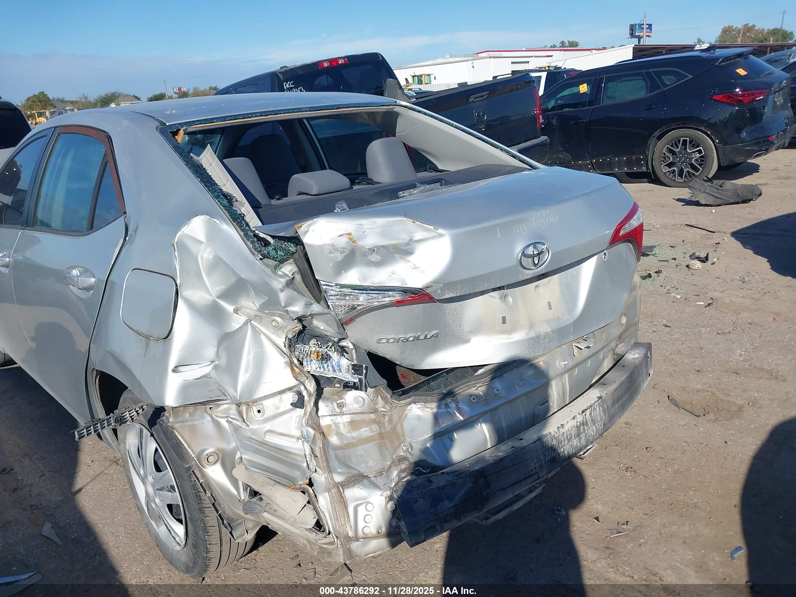 TOYOTA COROLLA image 6