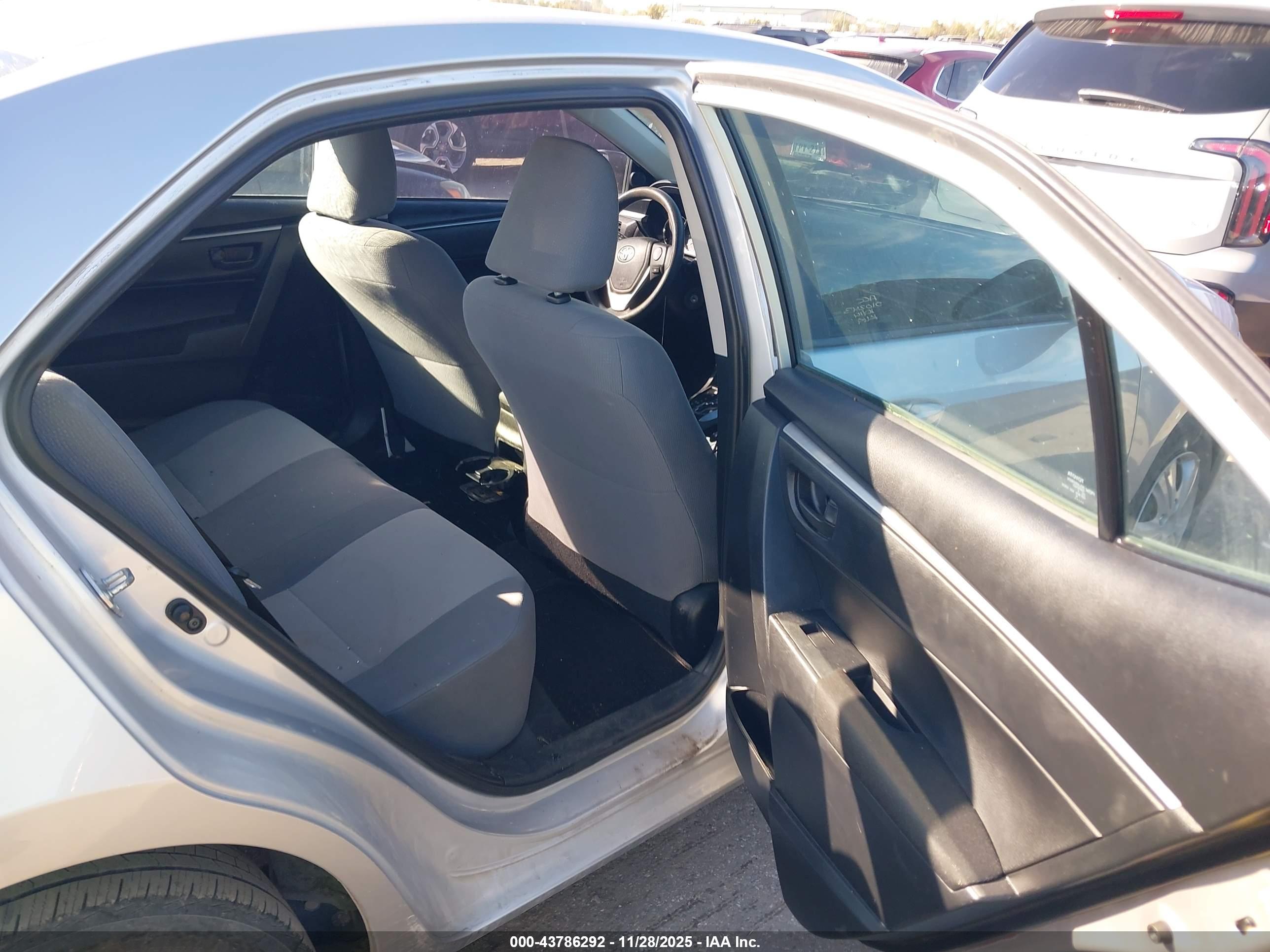 TOYOTA COROLLA image 8