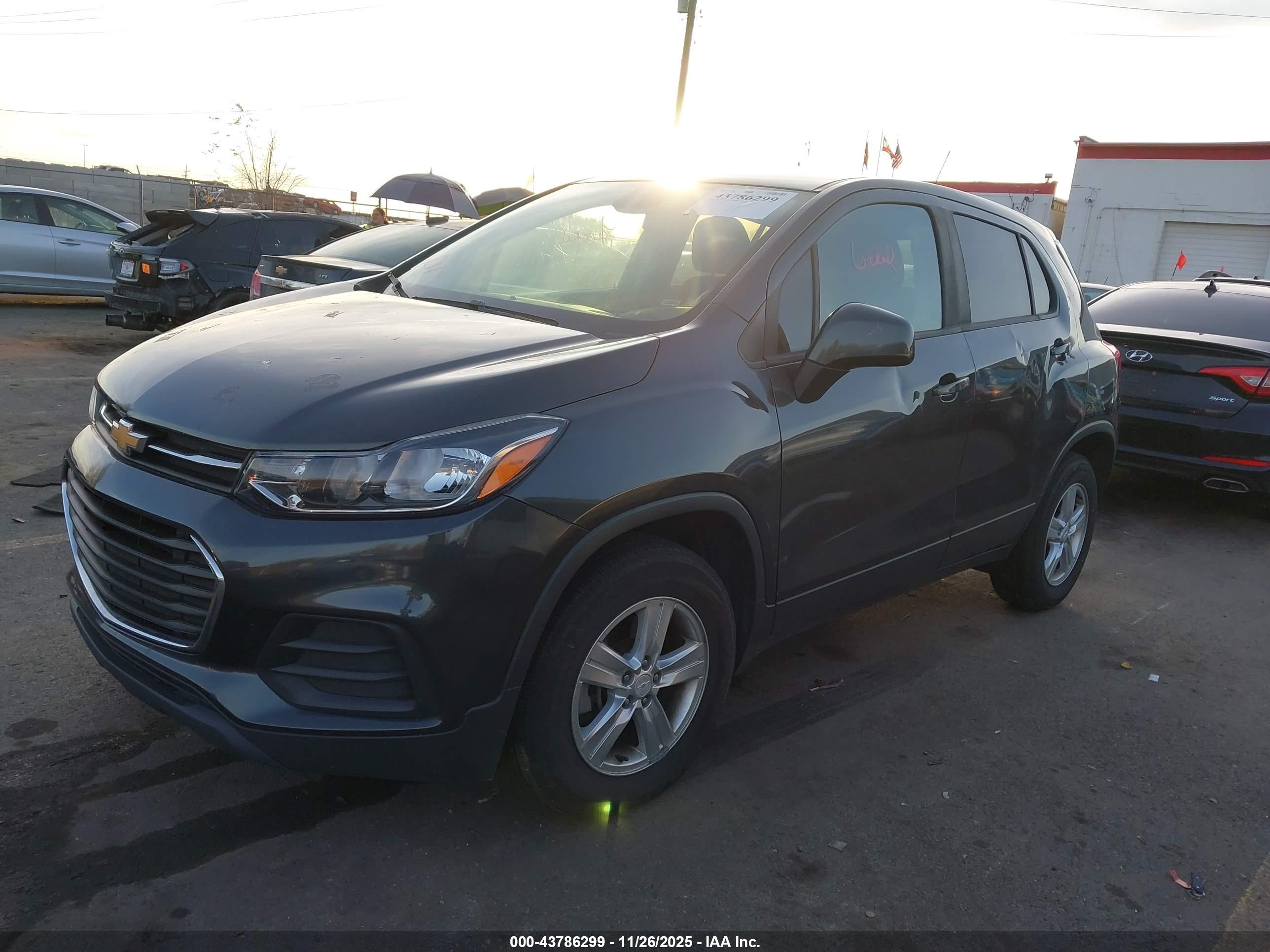 CHEVROLET TRAX image 2