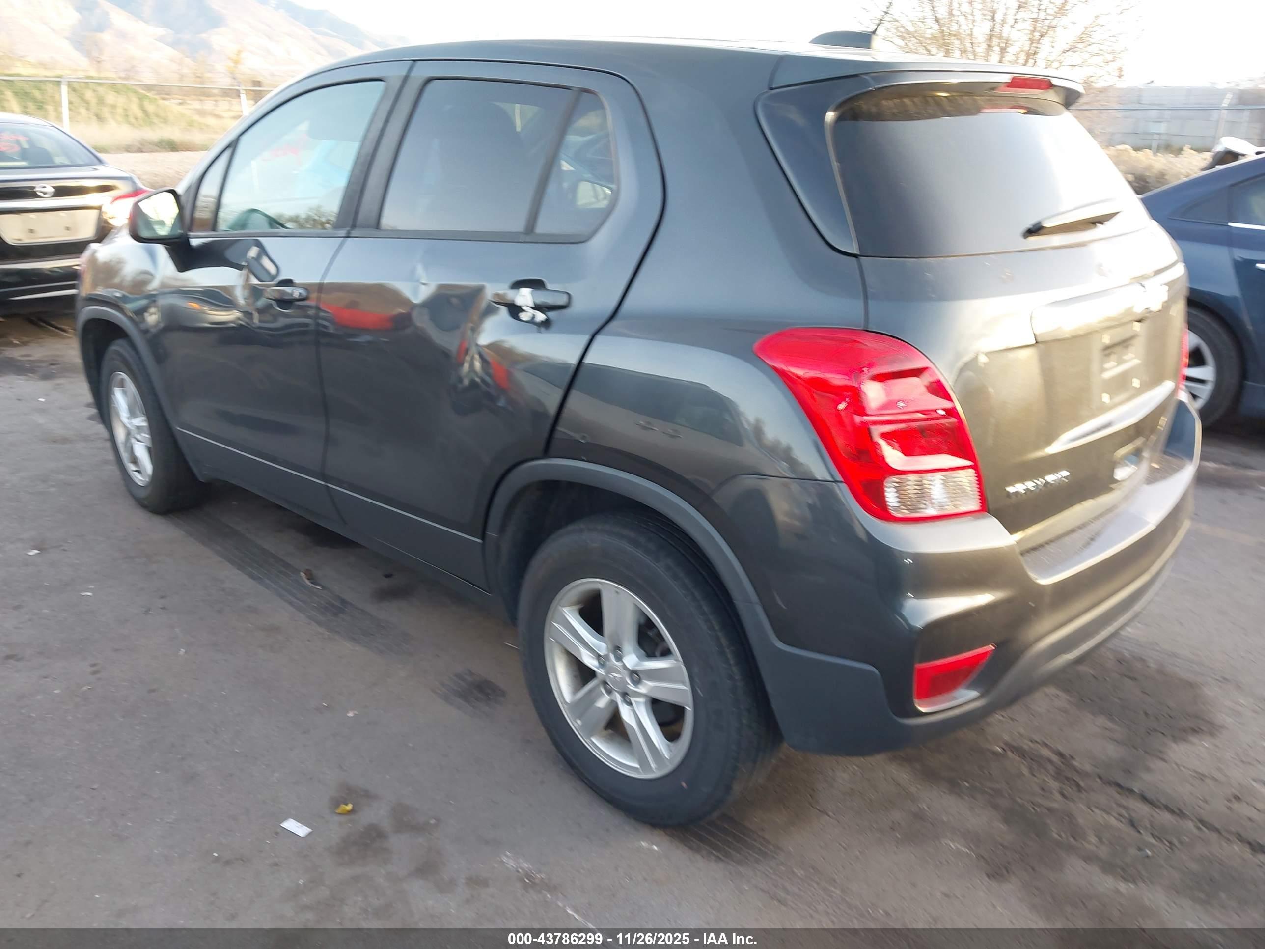 CHEVROLET TRAX image 3