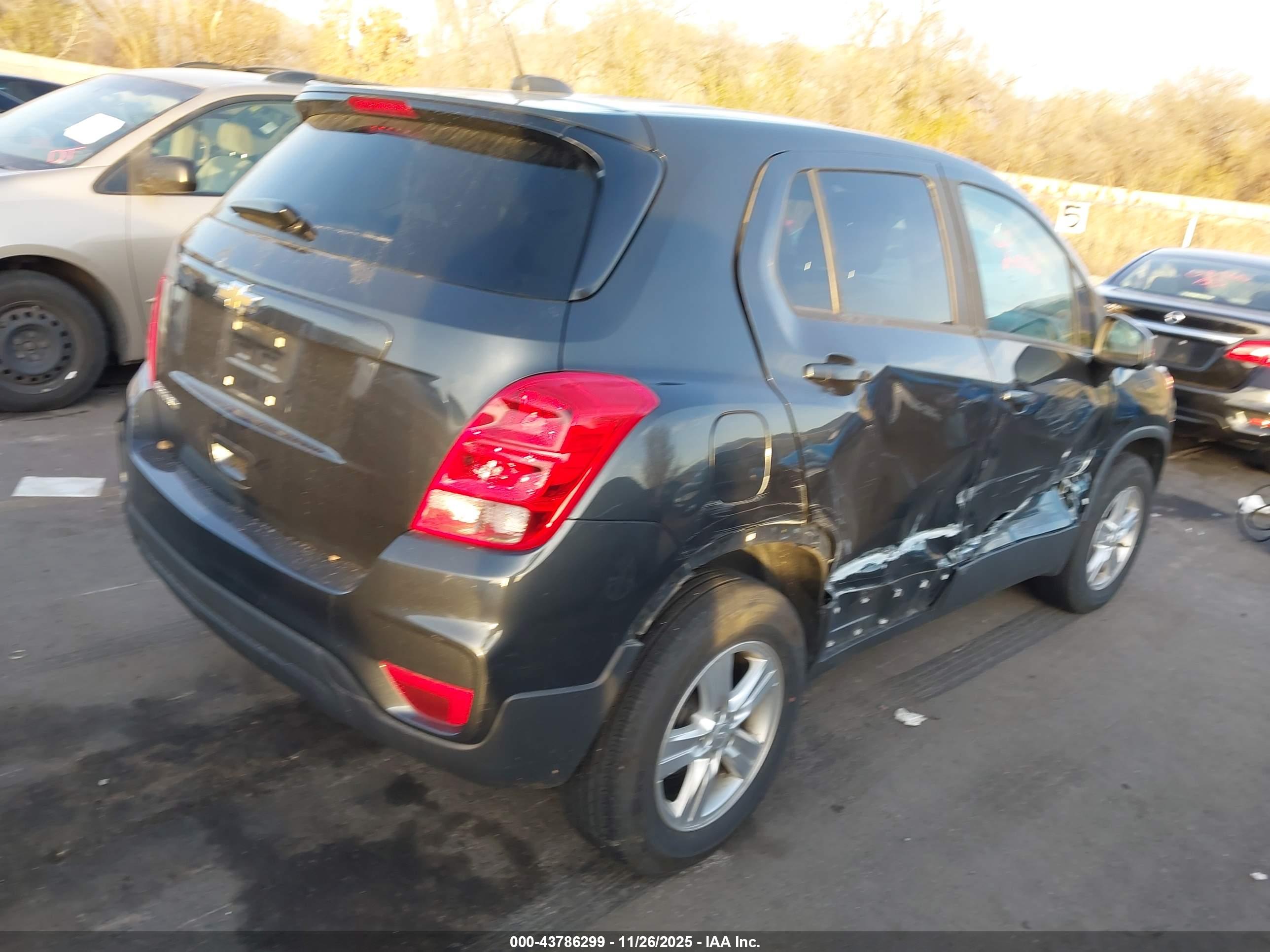 CHEVROLET TRAX image 4