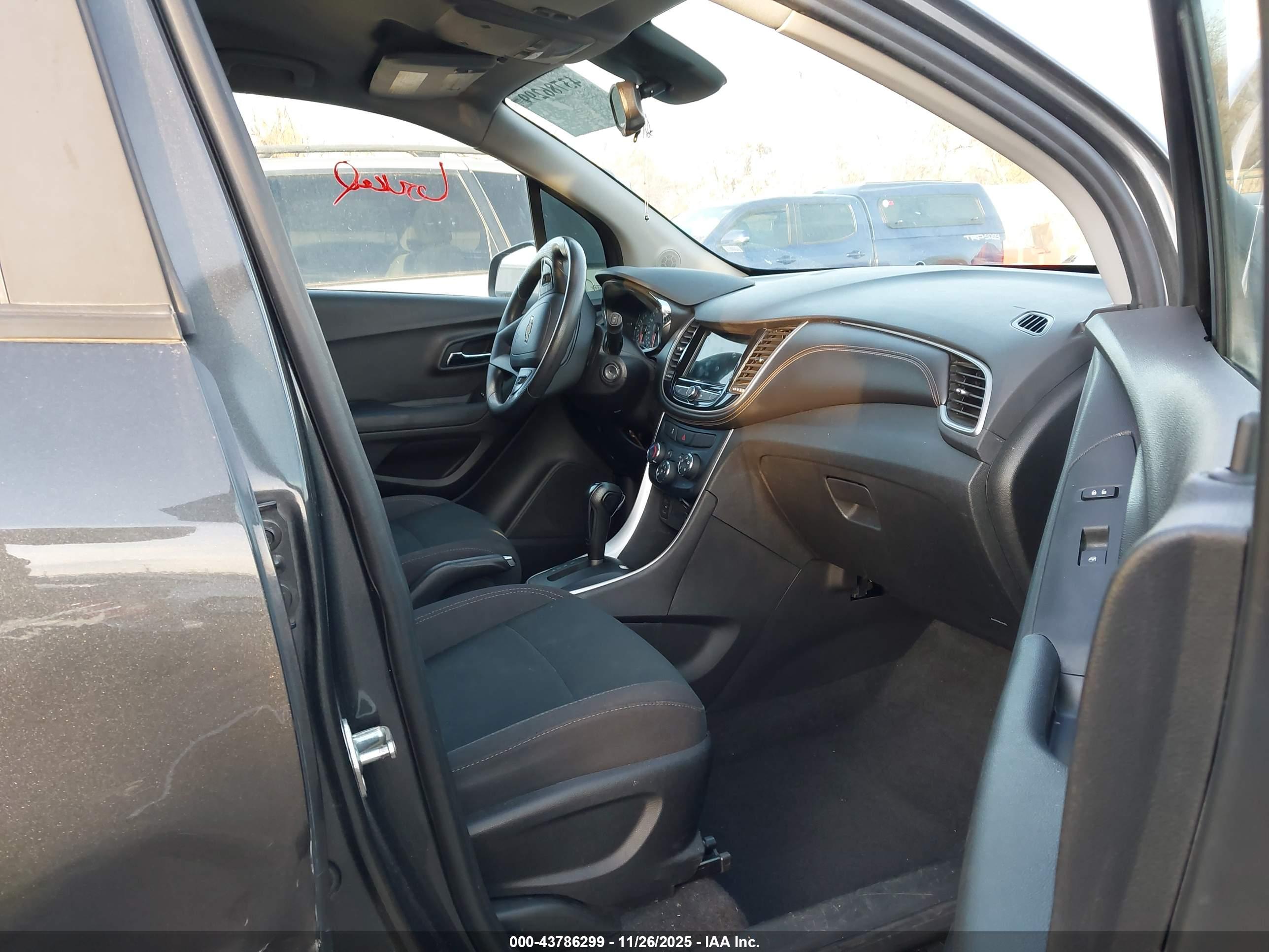 CHEVROLET TRAX image 5