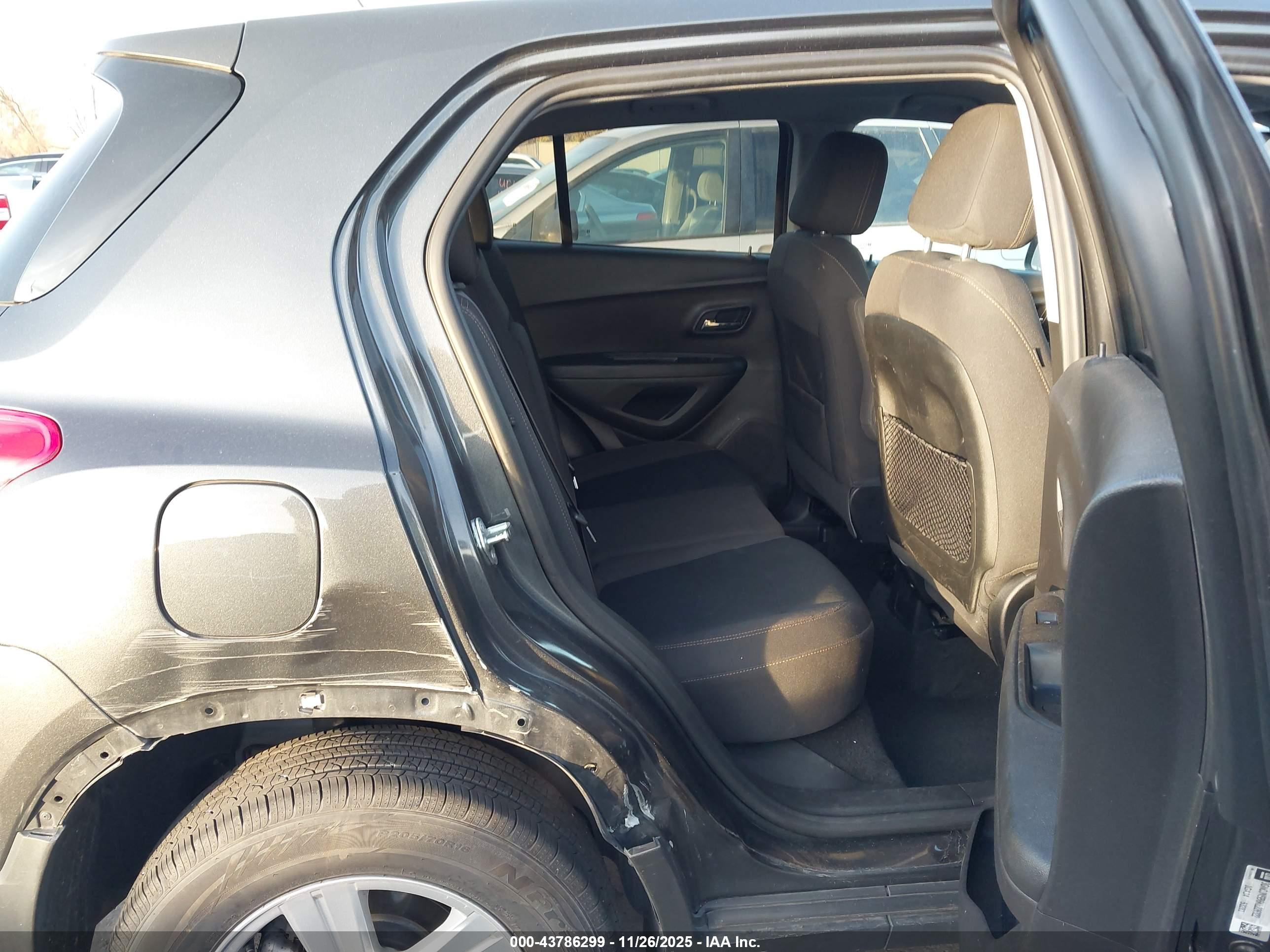 CHEVROLET TRAX image 8