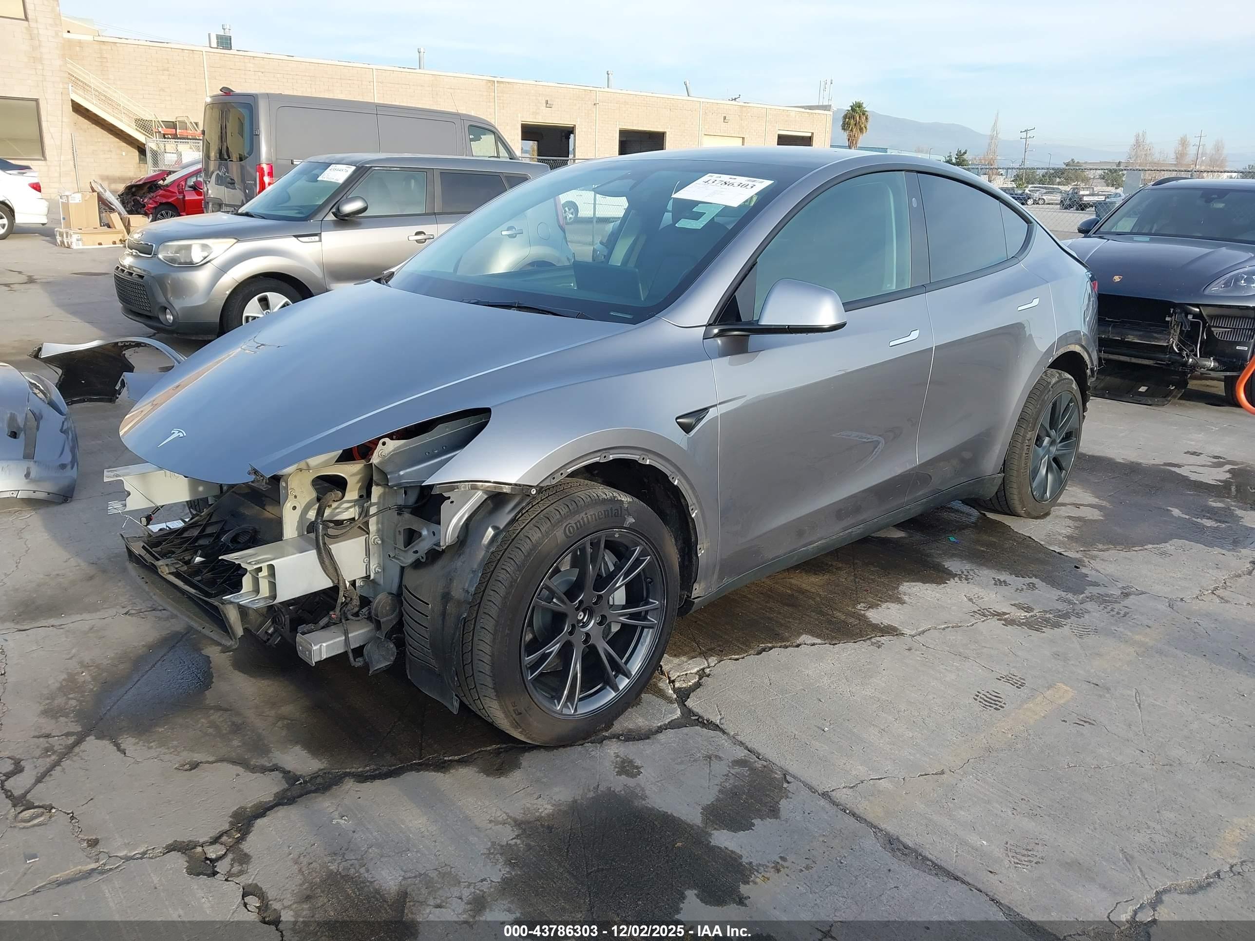 TESLA MODEL image 2