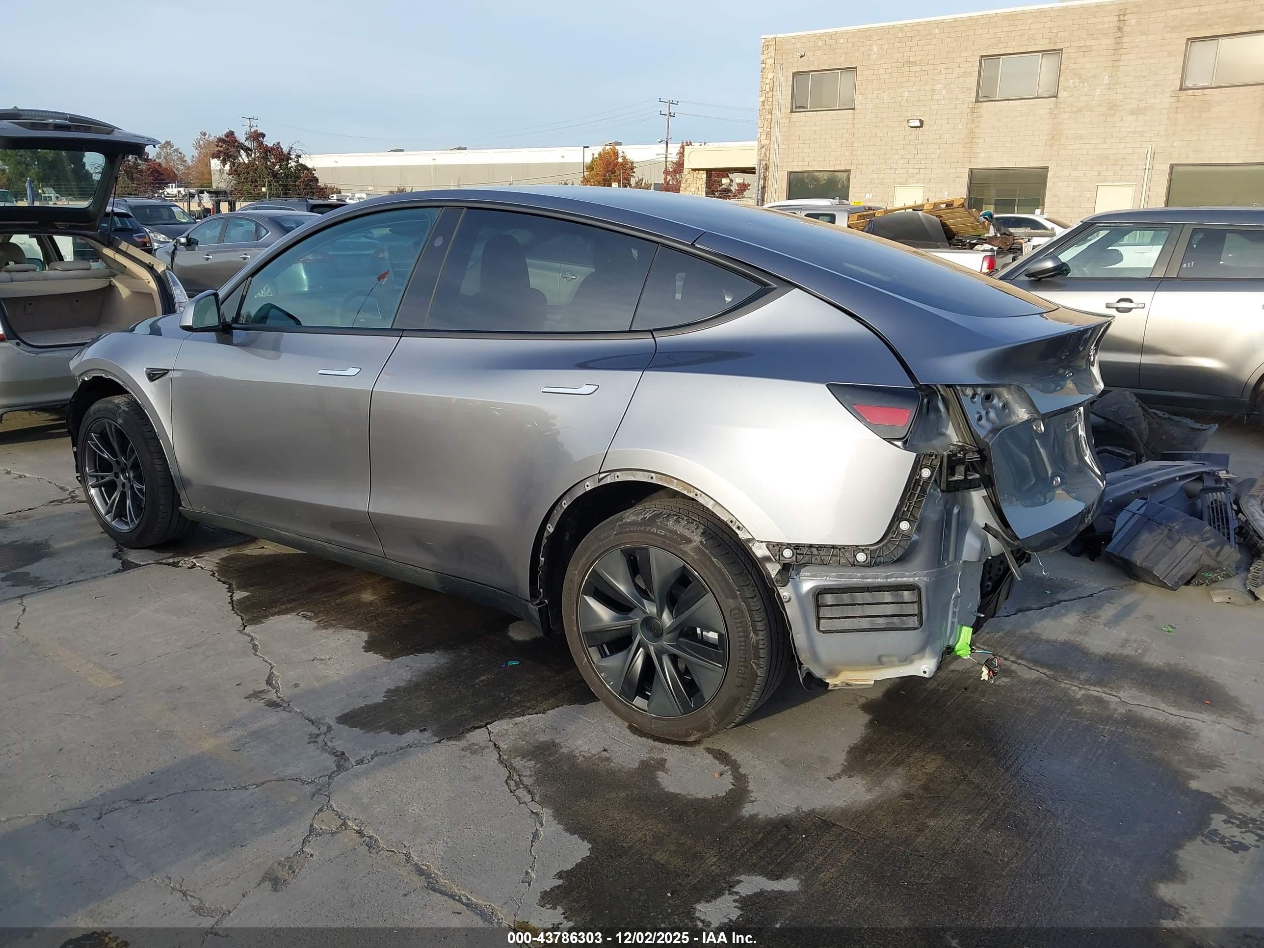 TESLA MODEL image 3