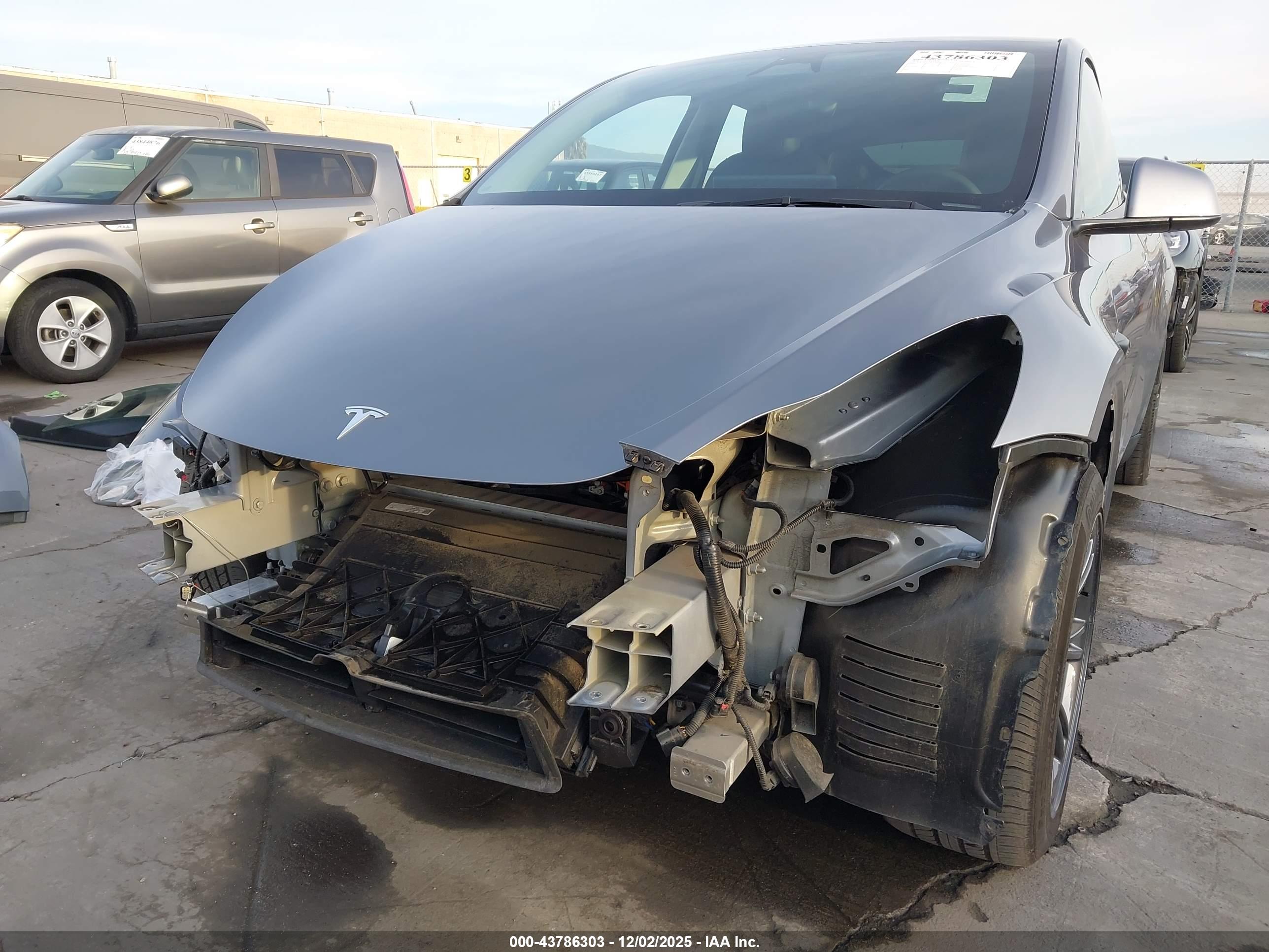 TESLA MODEL image 6
