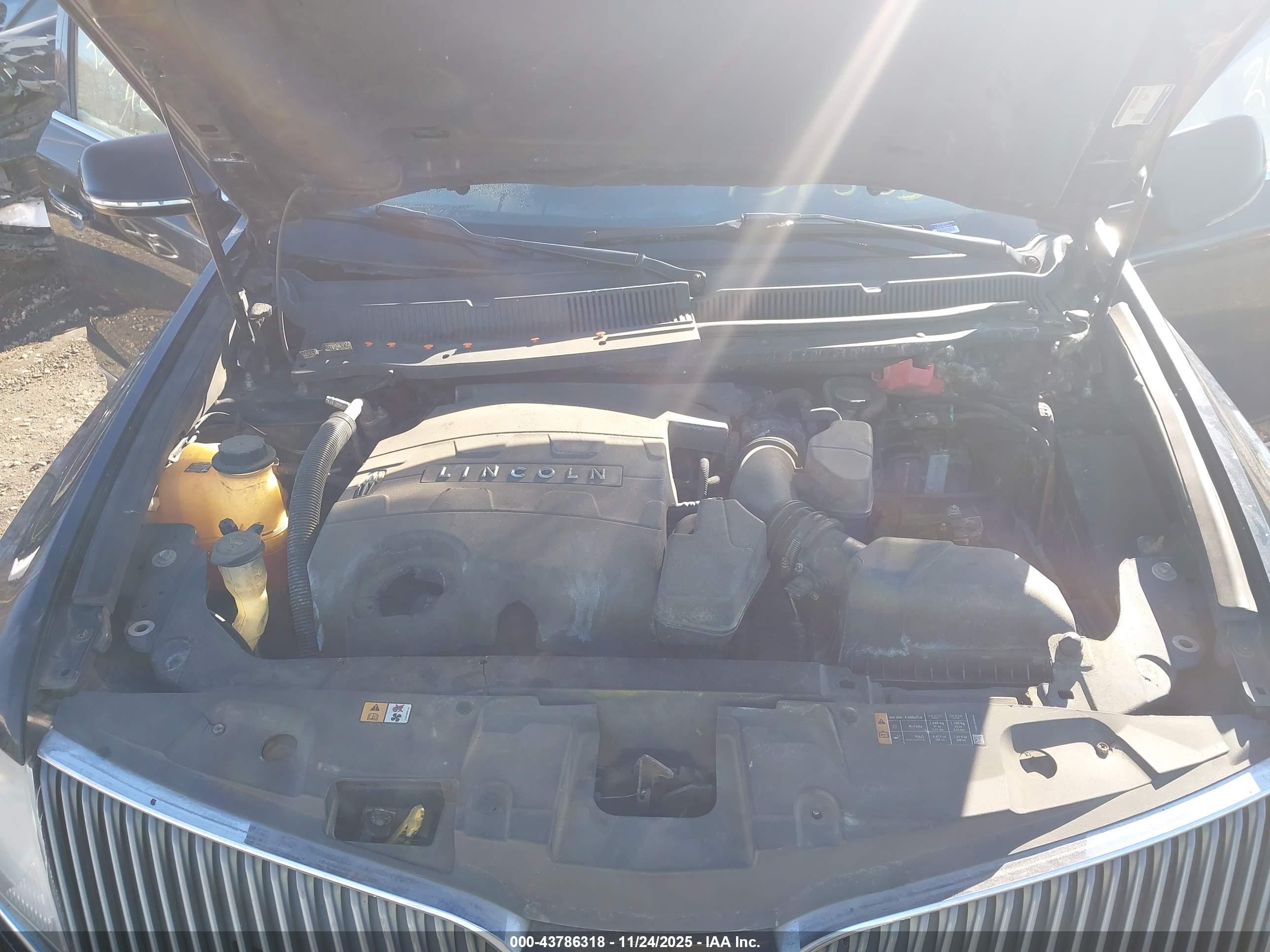 LINCOLN MKT image 10