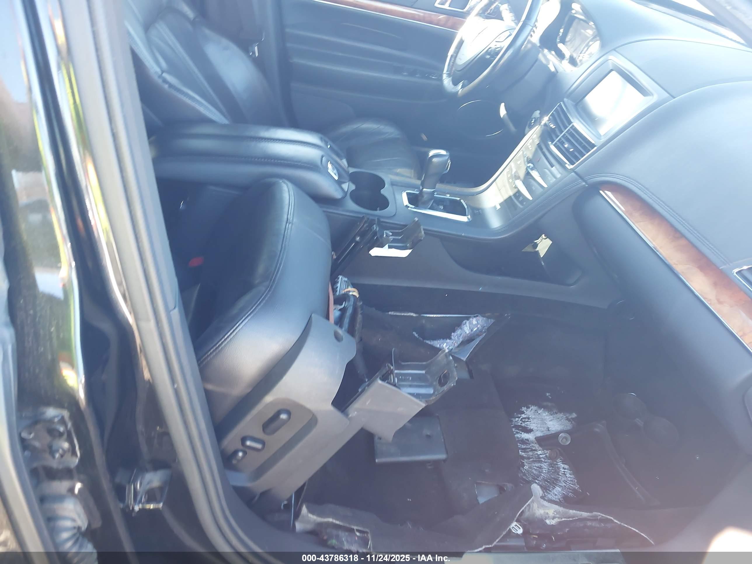 LINCOLN MKT image 5