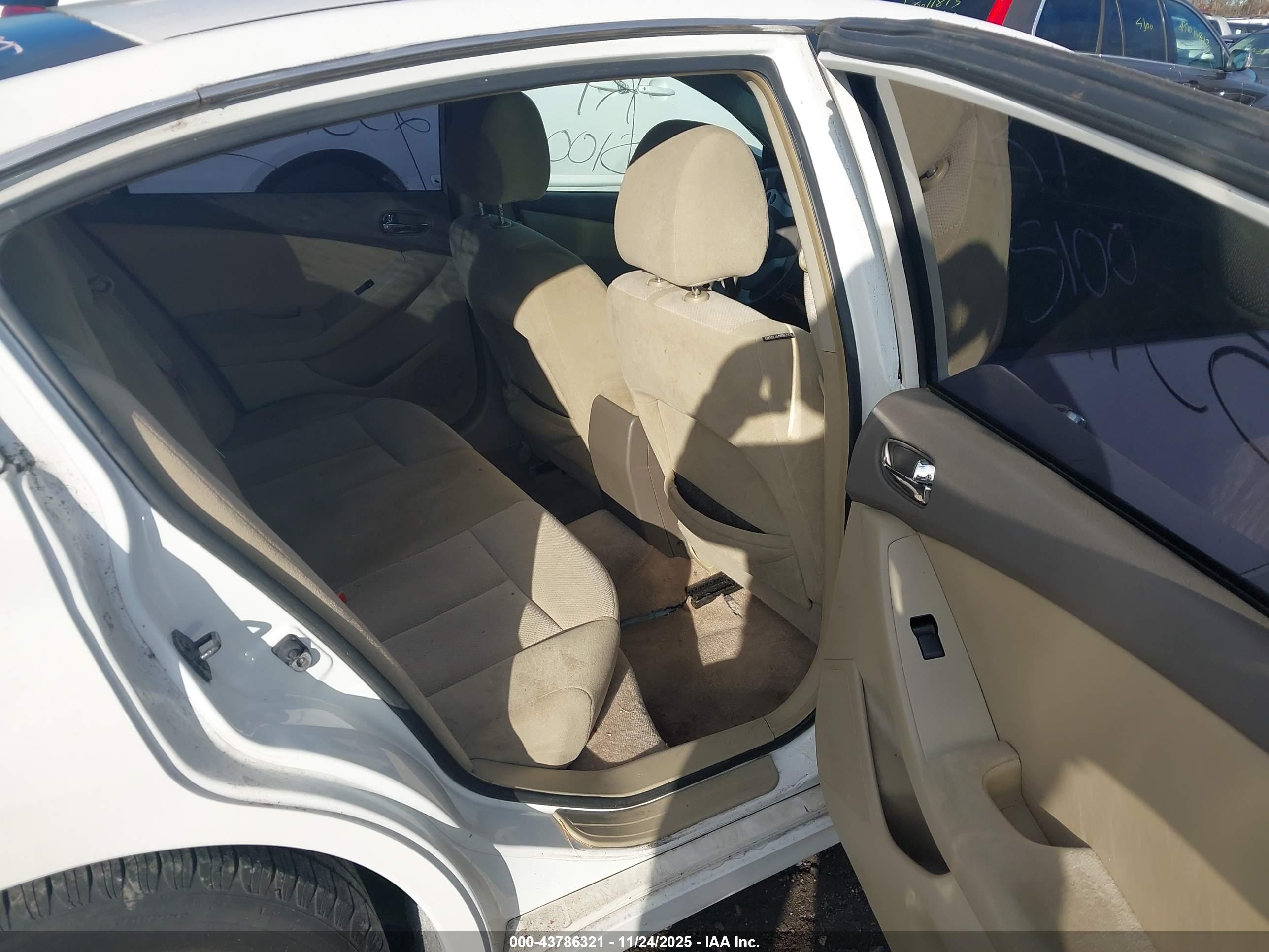 NISSAN ALTIMA image 8