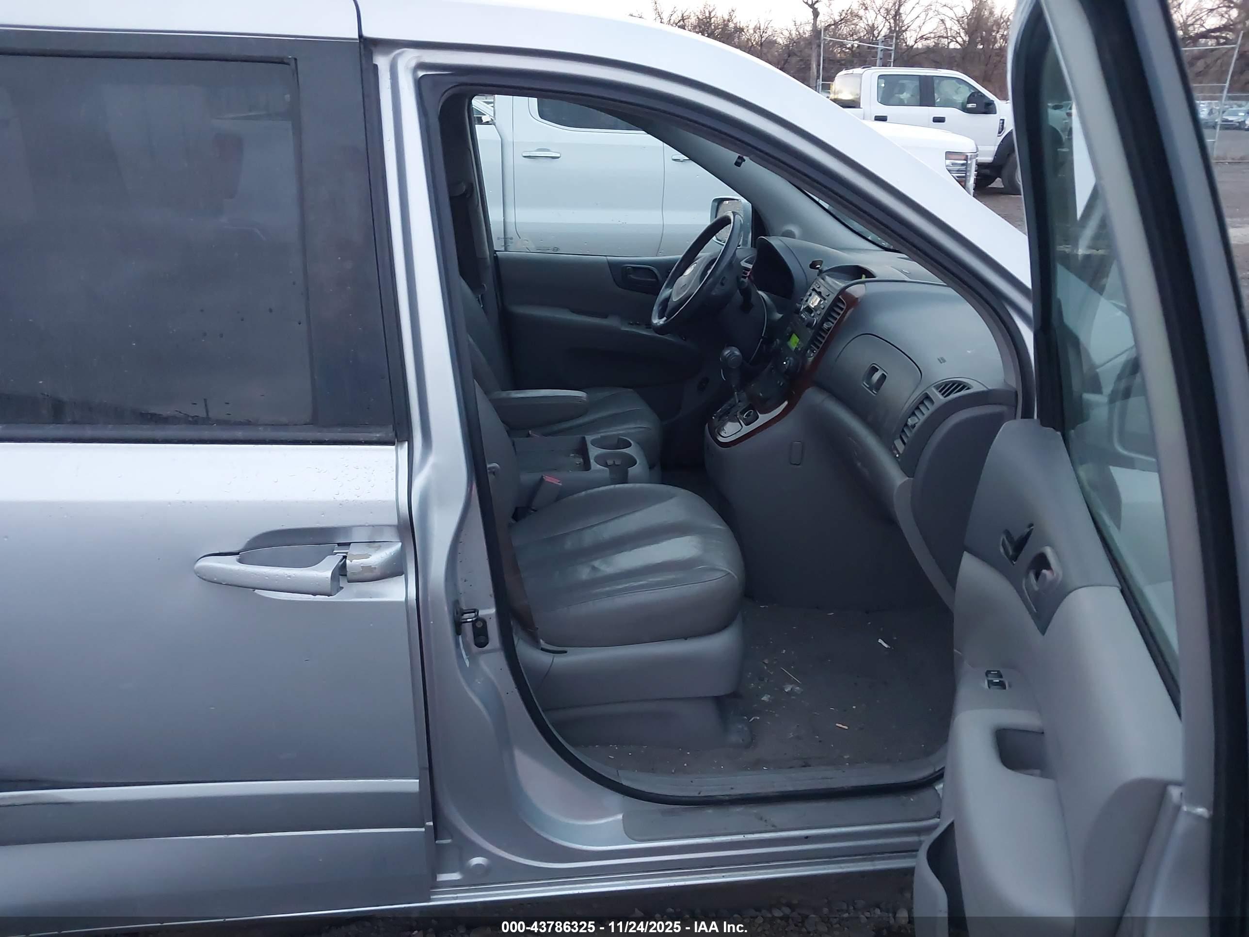 KIA SEDONA image 5