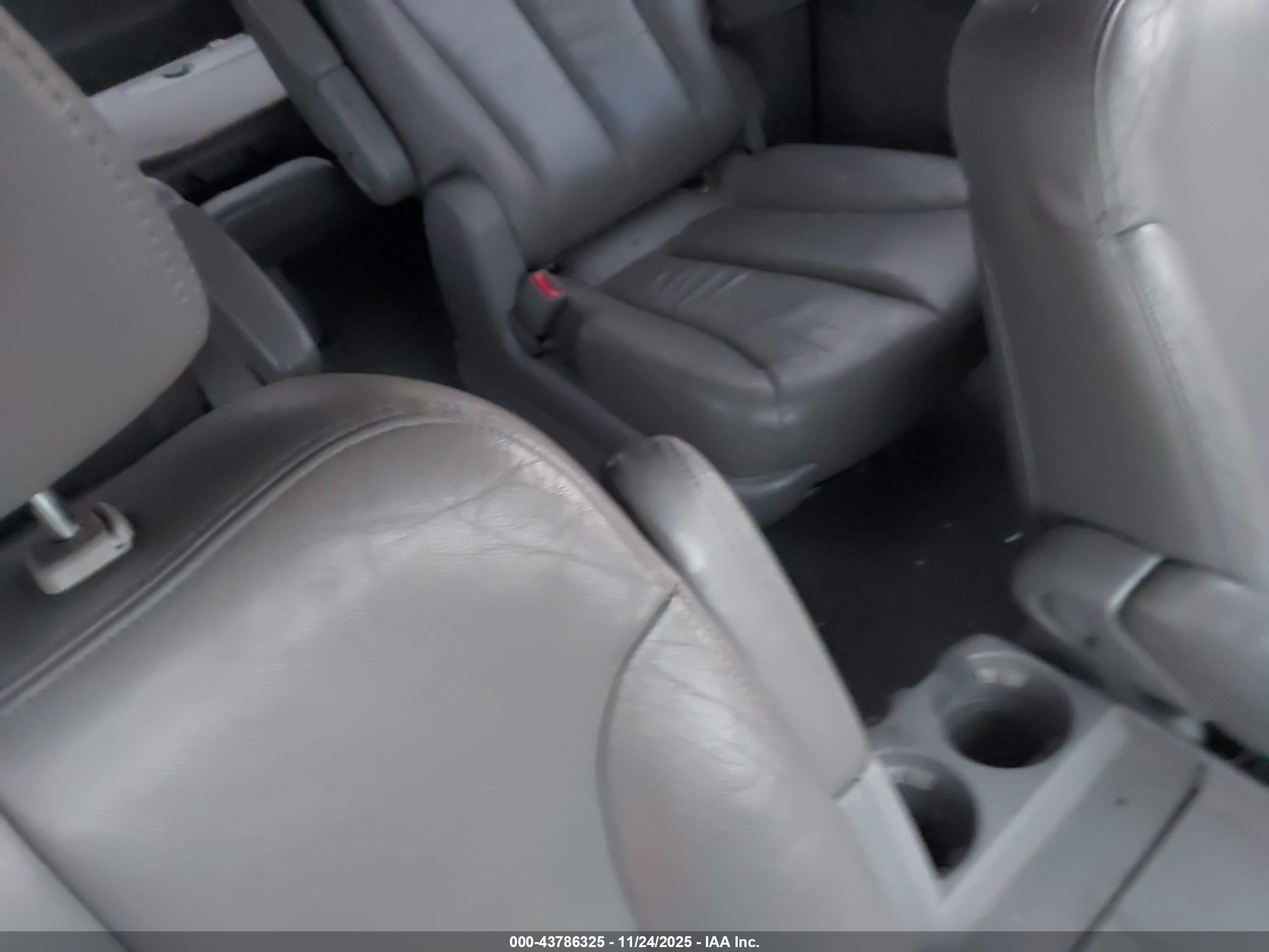 KIA SEDONA image 8
