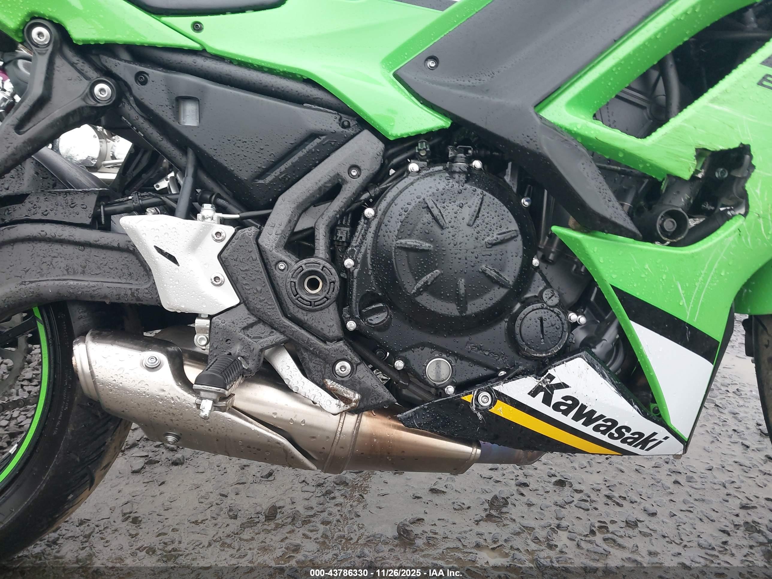 KAWASAKI EX650 image 8