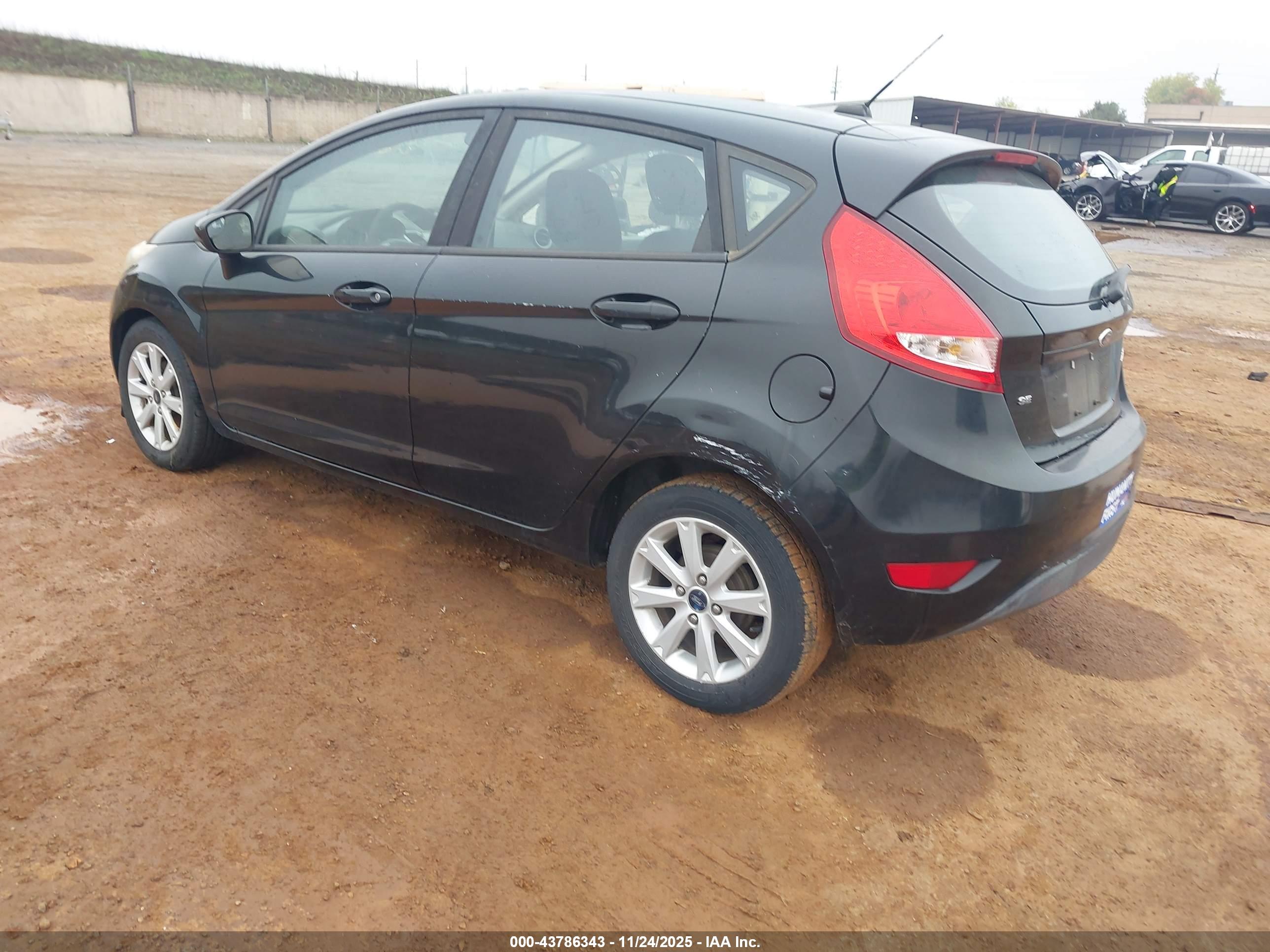 FORD FIESTA image 3