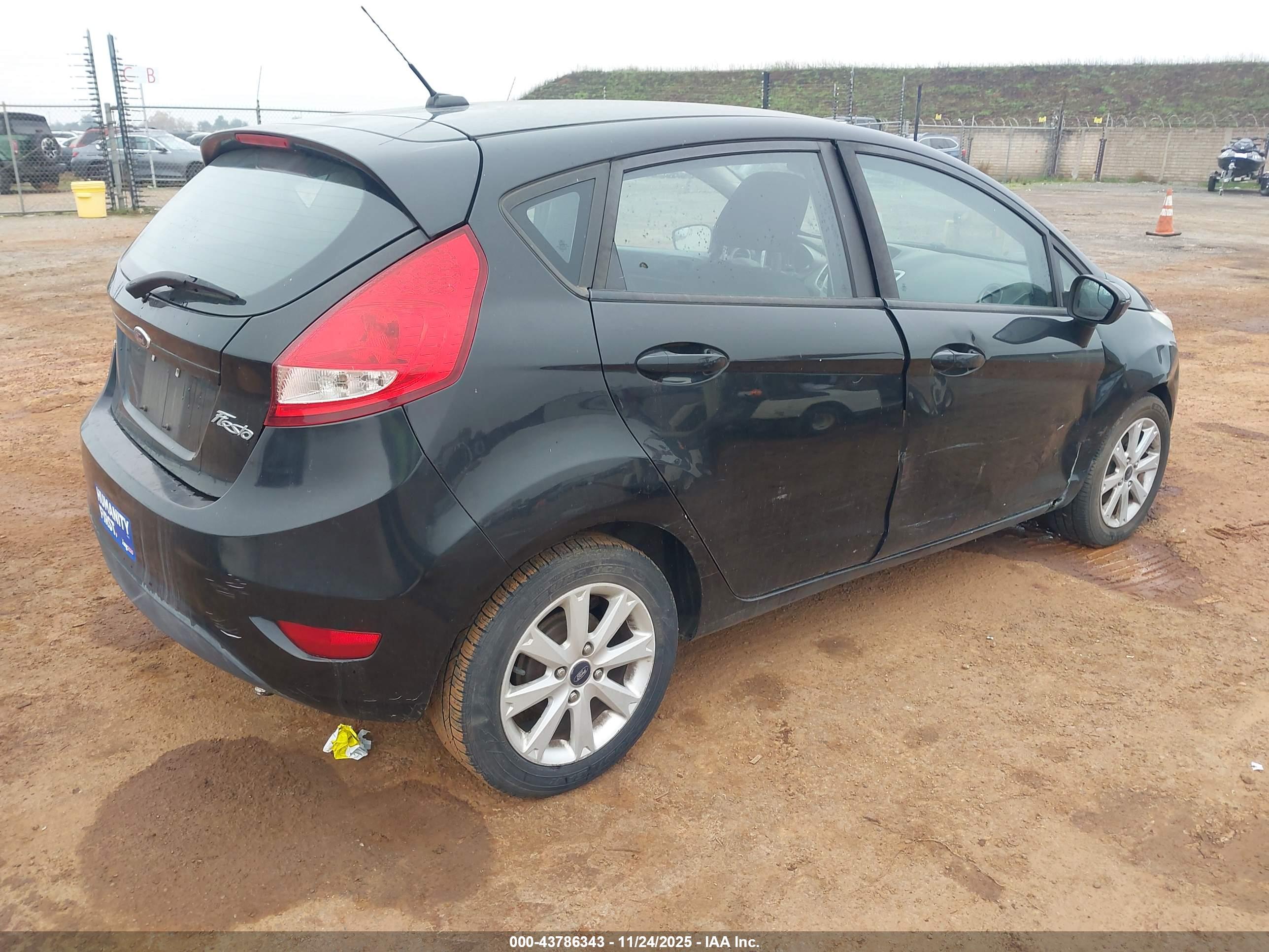 FORD FIESTA image 4
