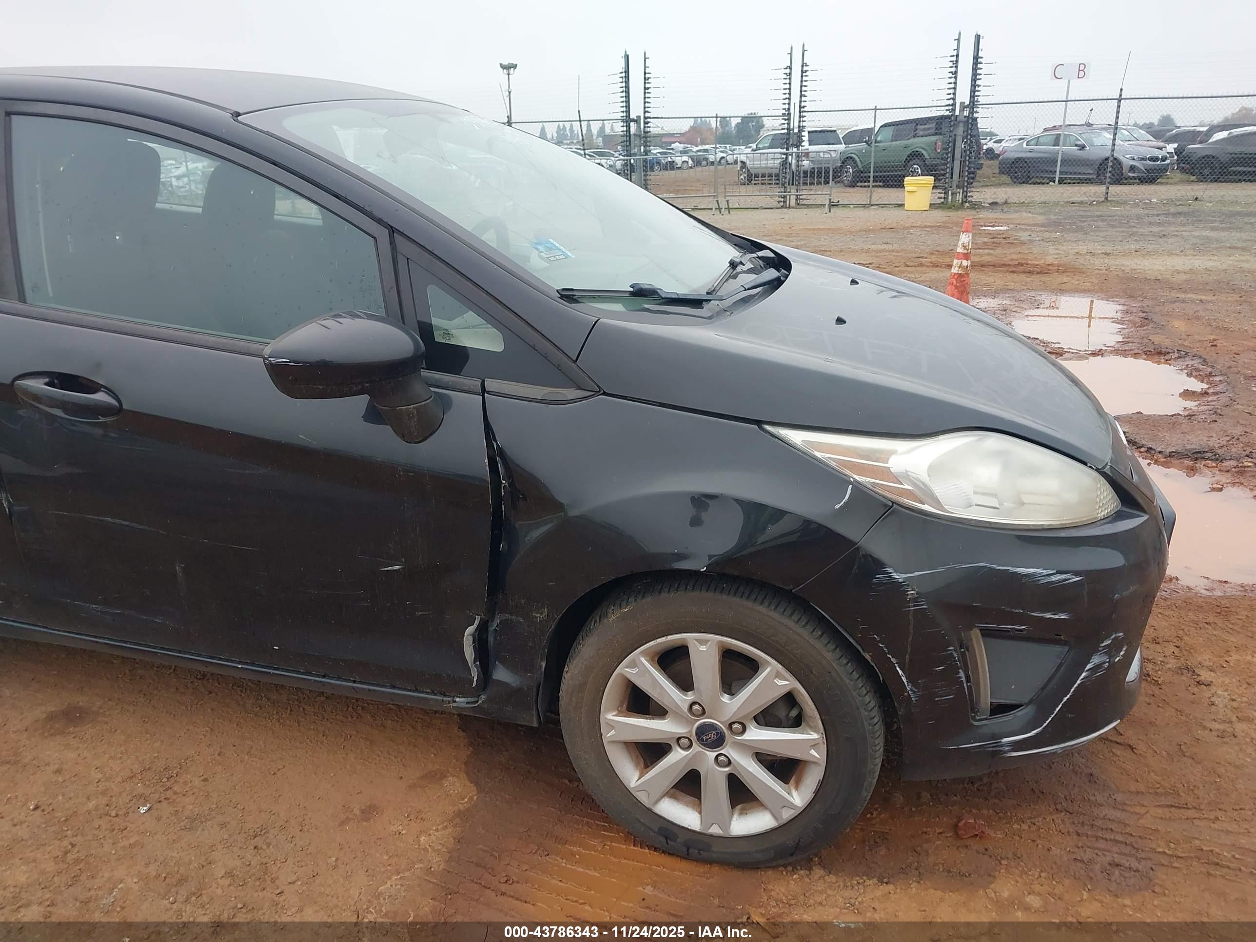 FORD FIESTA image 6