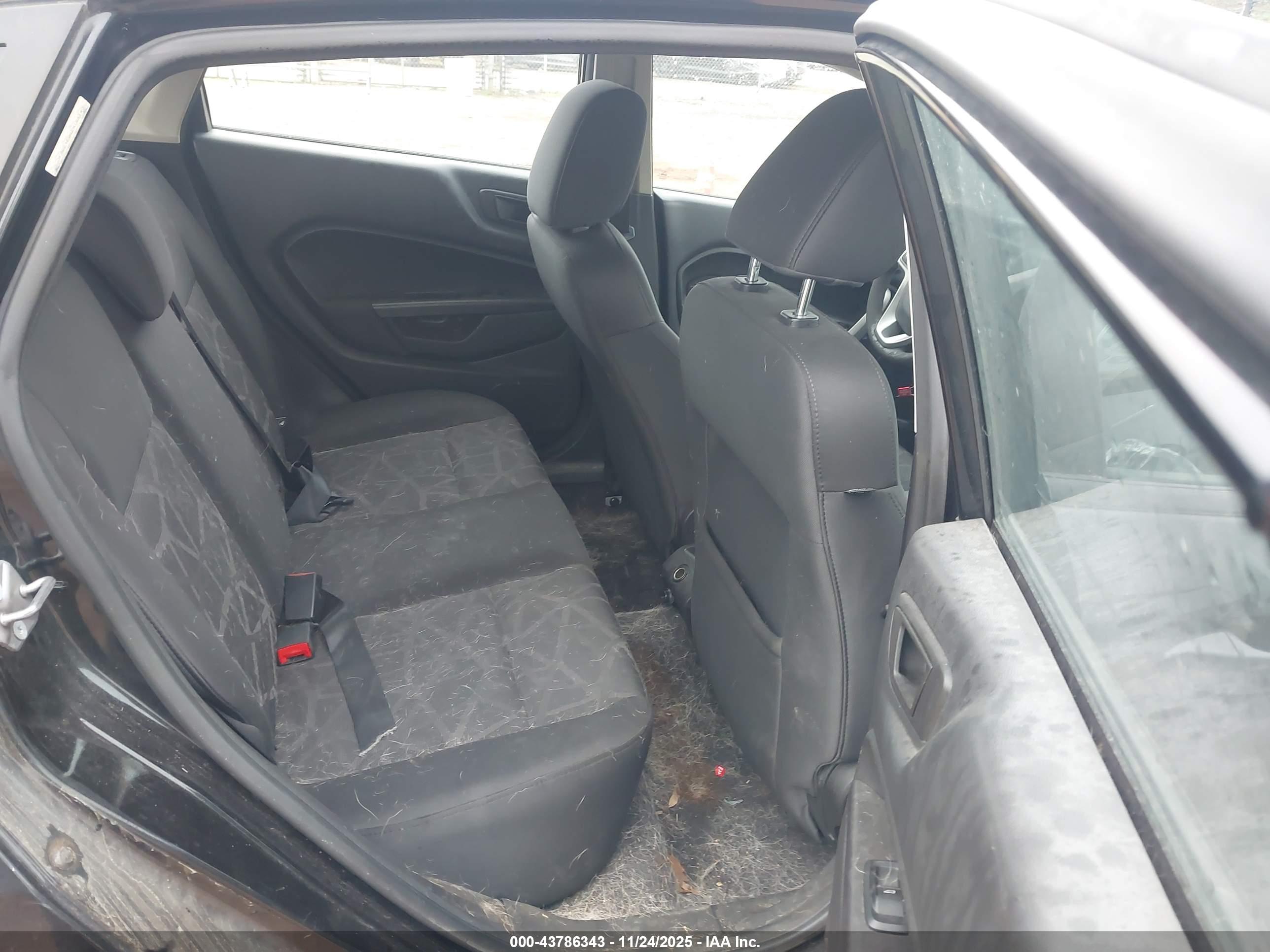 FORD FIESTA image 8