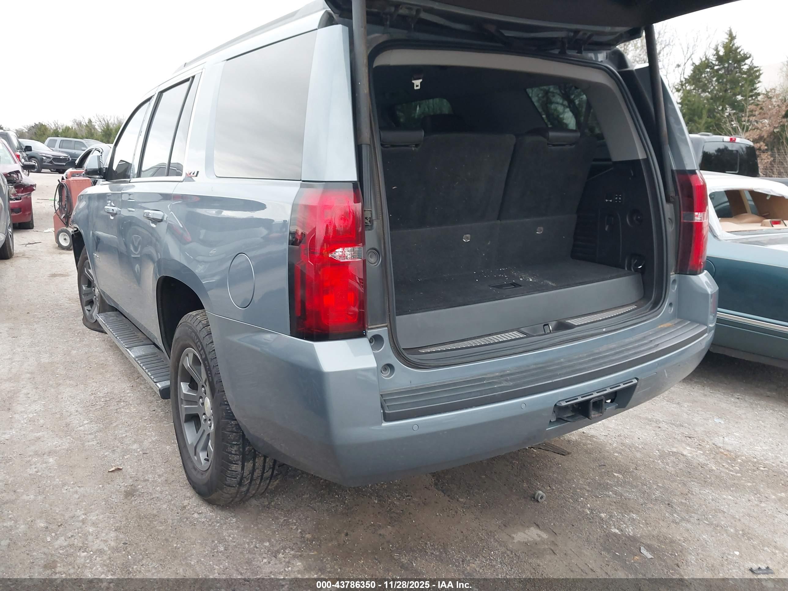 CHEVROLET TAHOE image 3