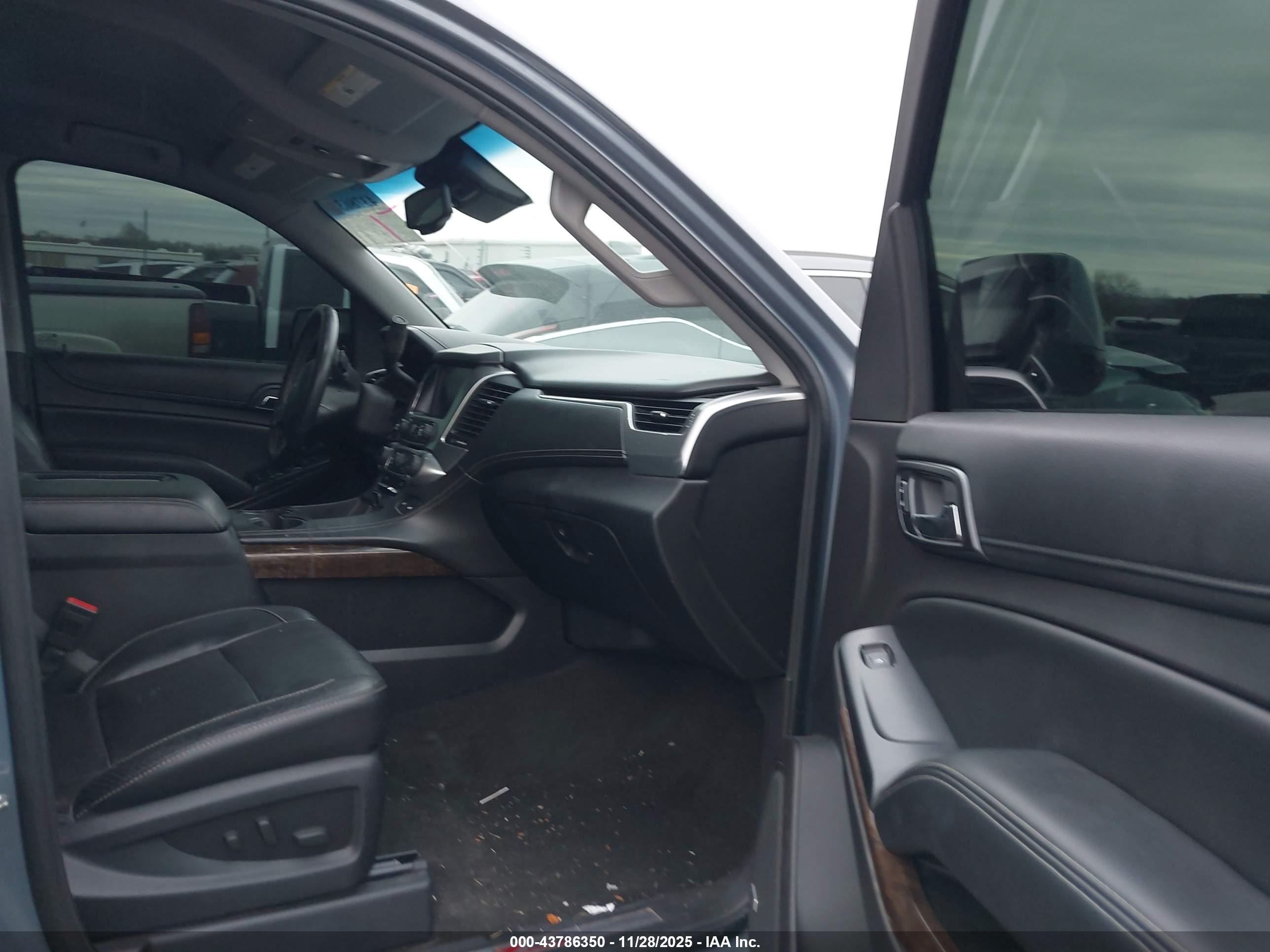 CHEVROLET TAHOE image 5