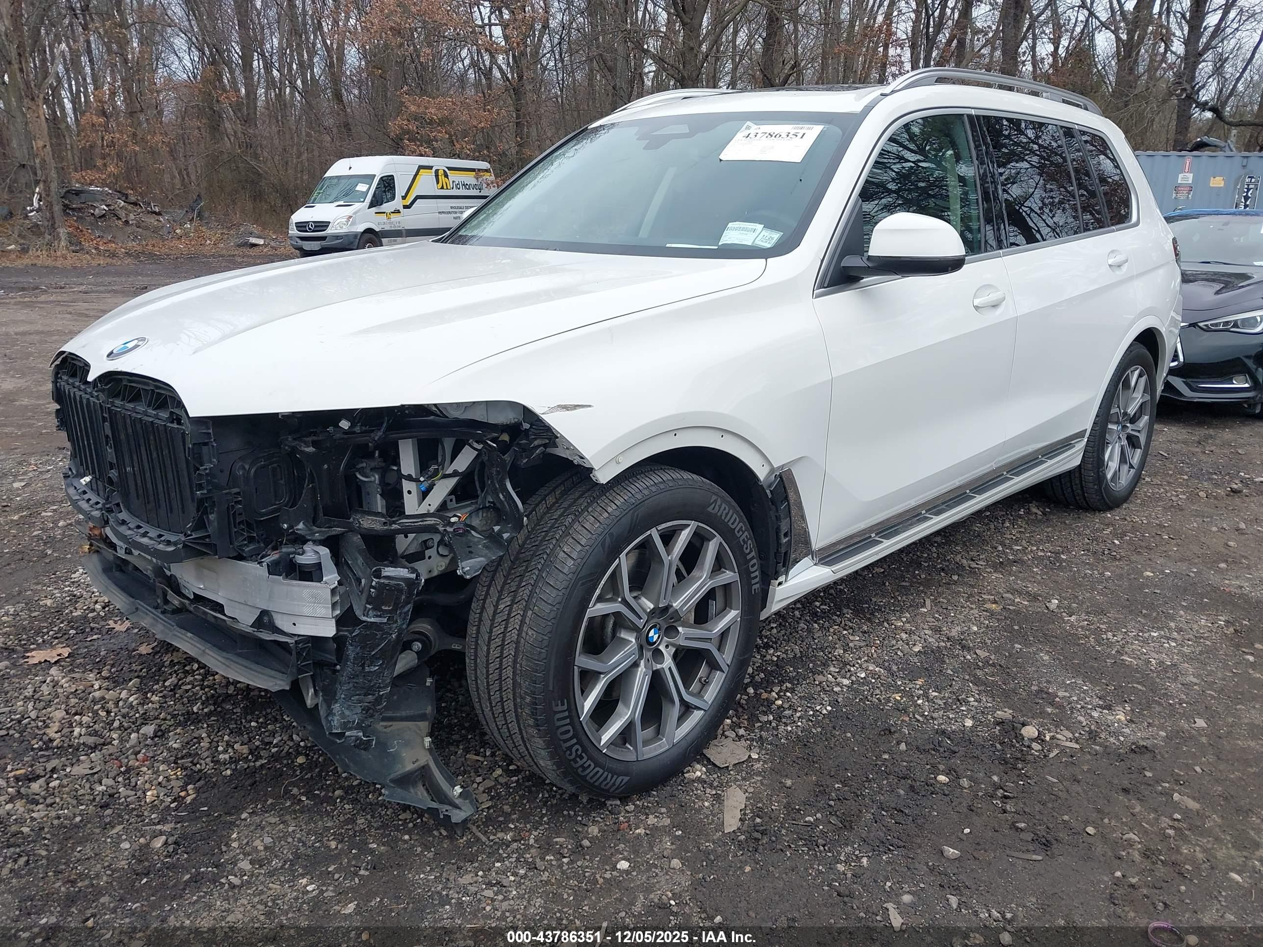 BMW X7 image 2