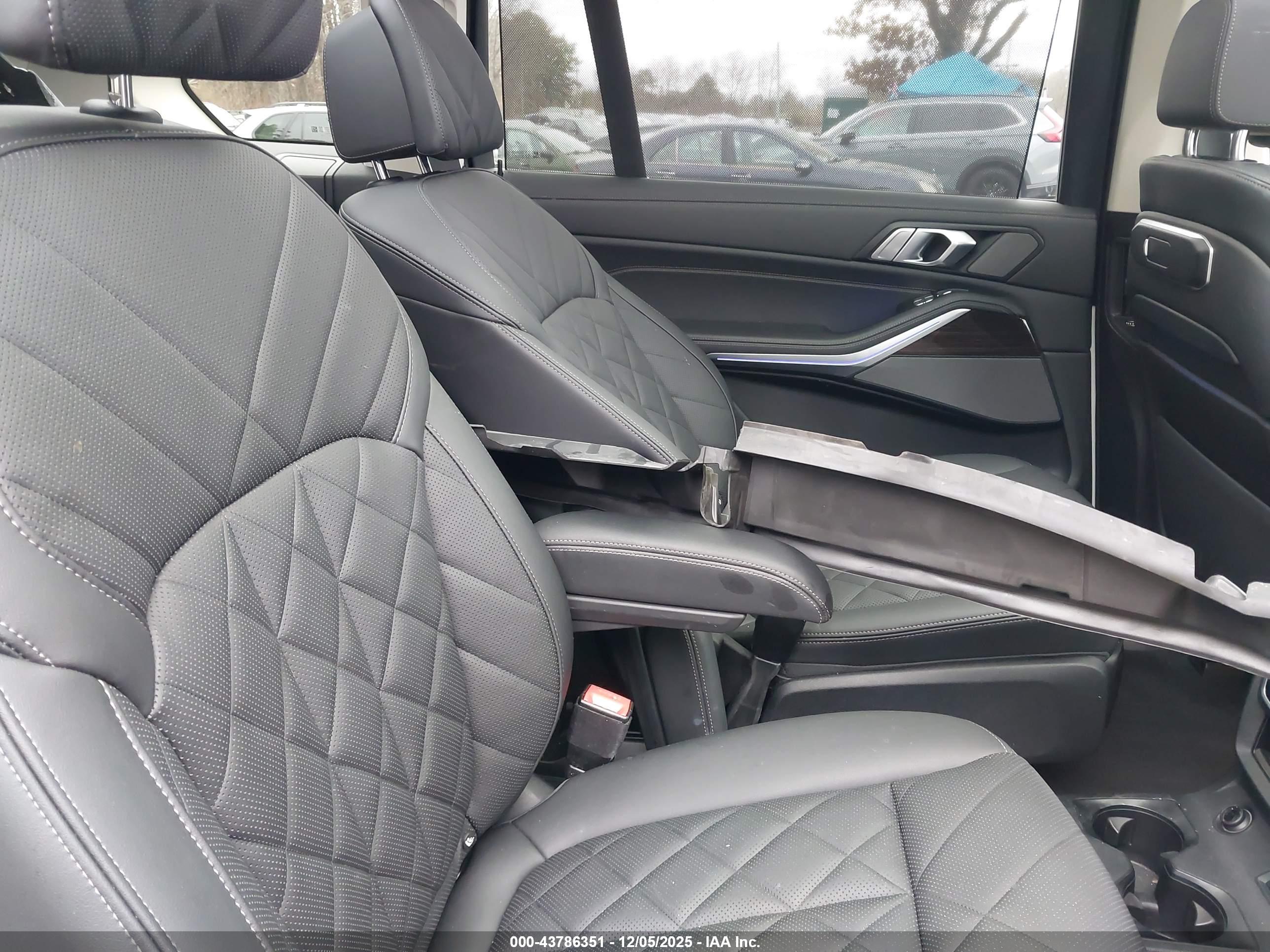 BMW X7 image 8