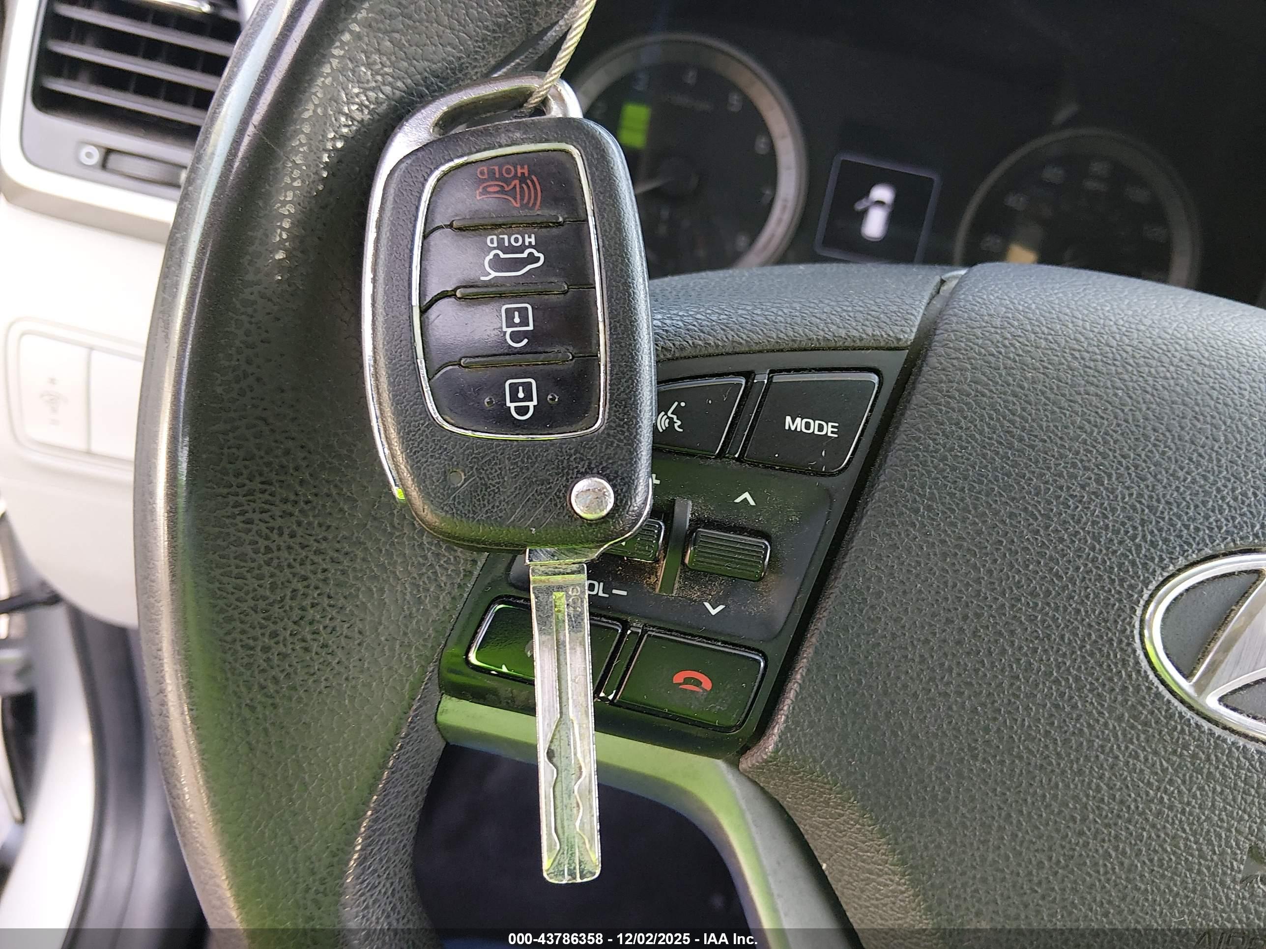 HYUNDAI TUCSON image 11