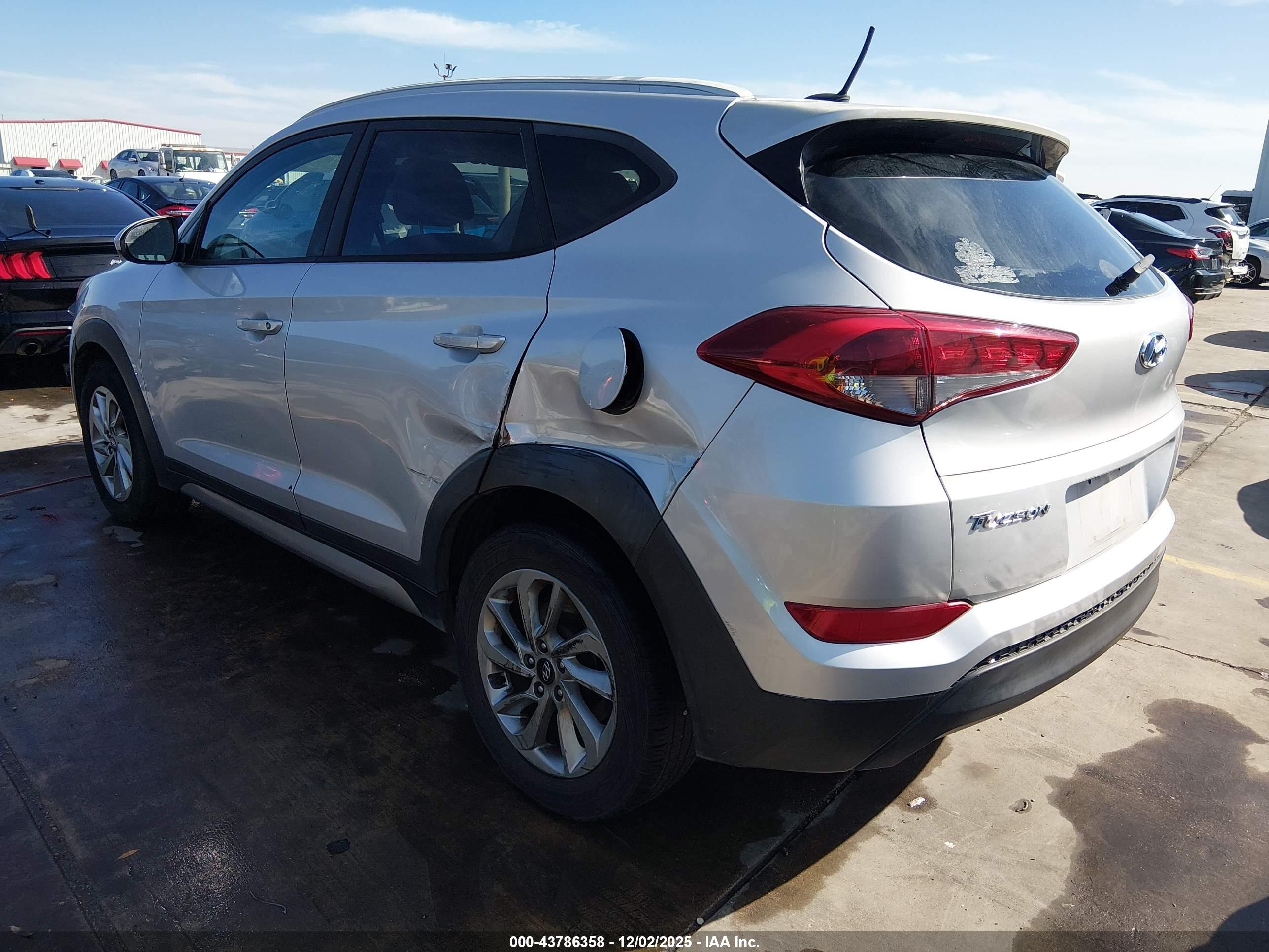 HYUNDAI TUCSON image 3
