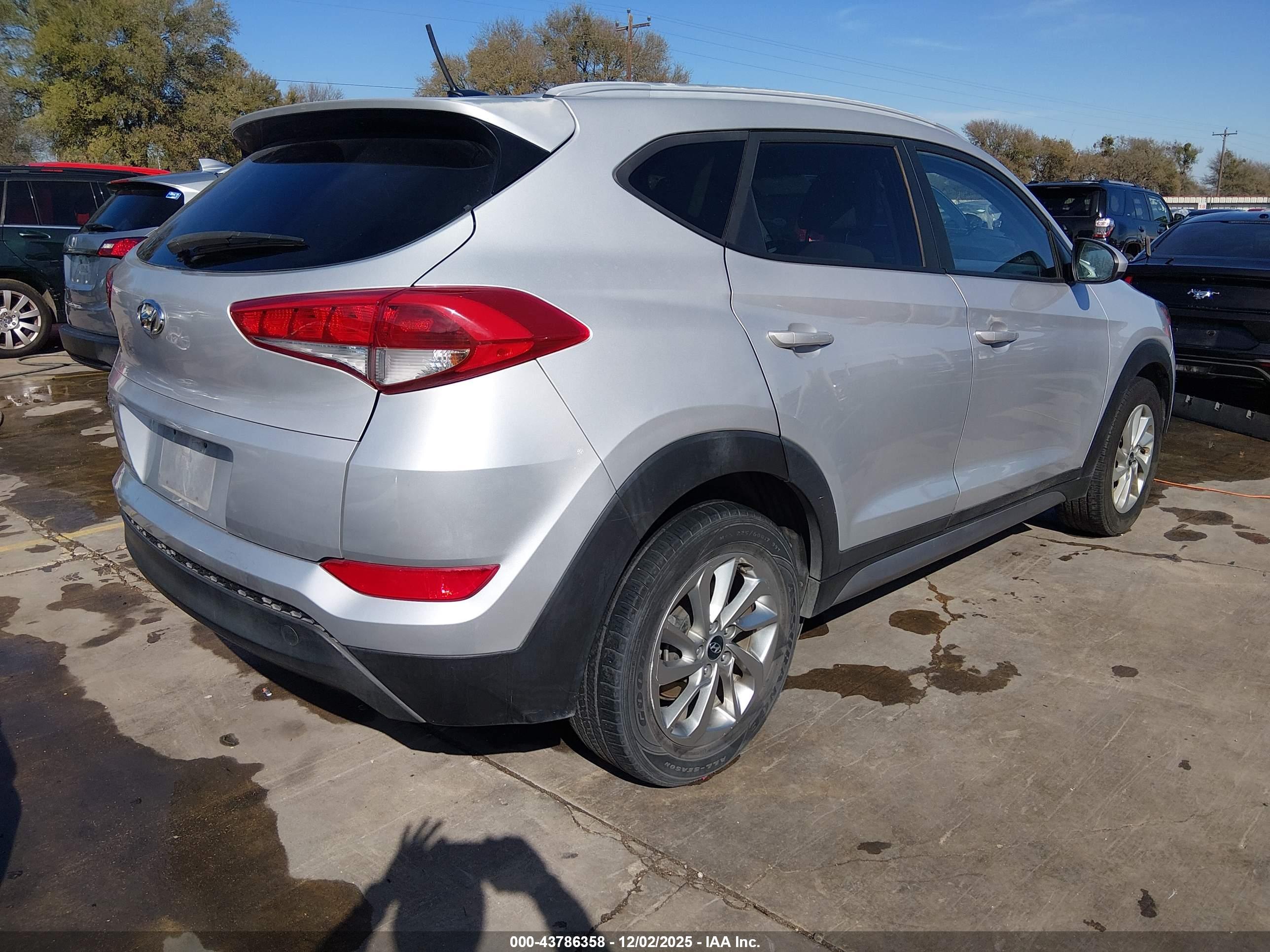 HYUNDAI TUCSON image 4