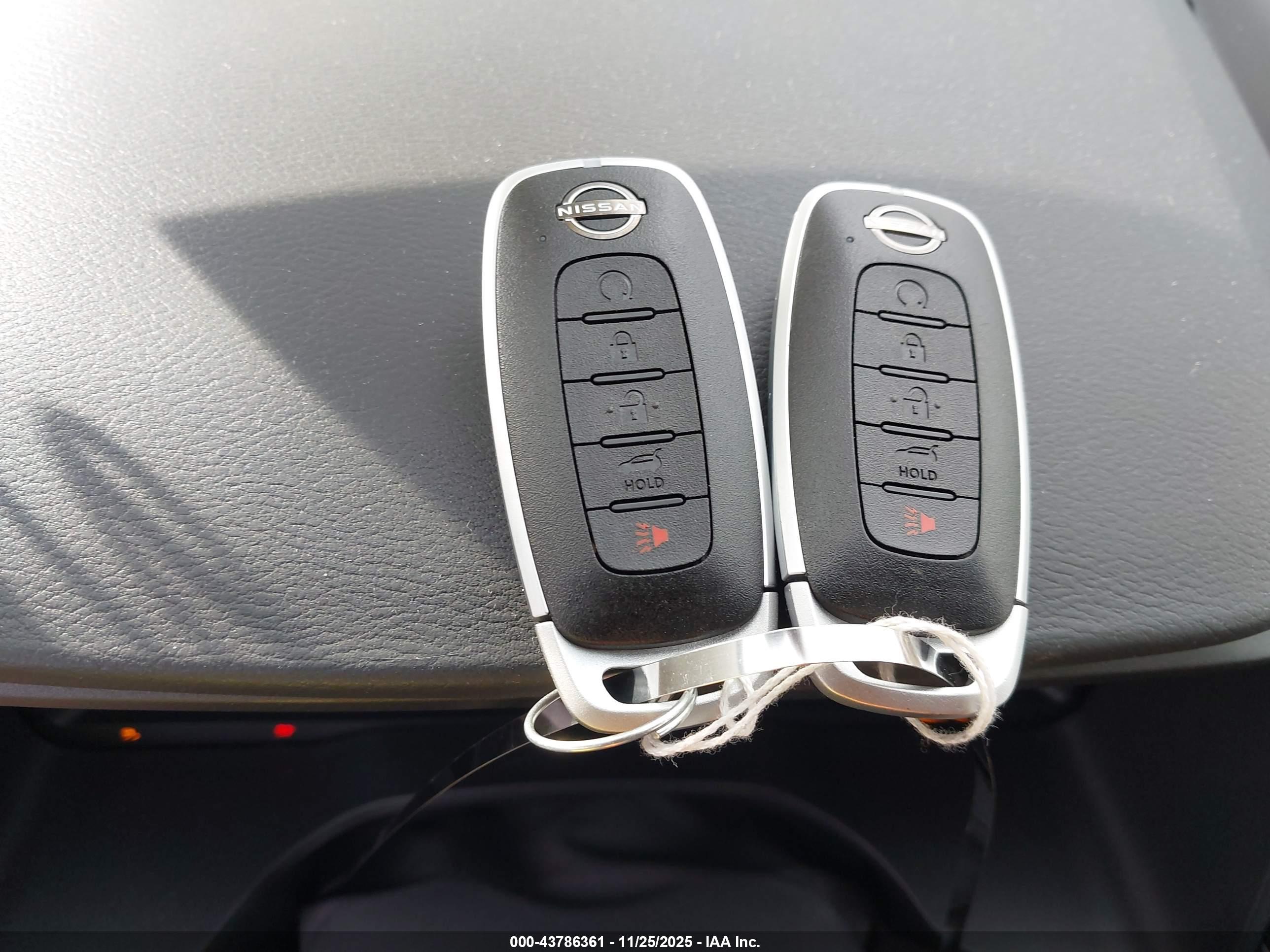 NISSAN ROGUE image 11