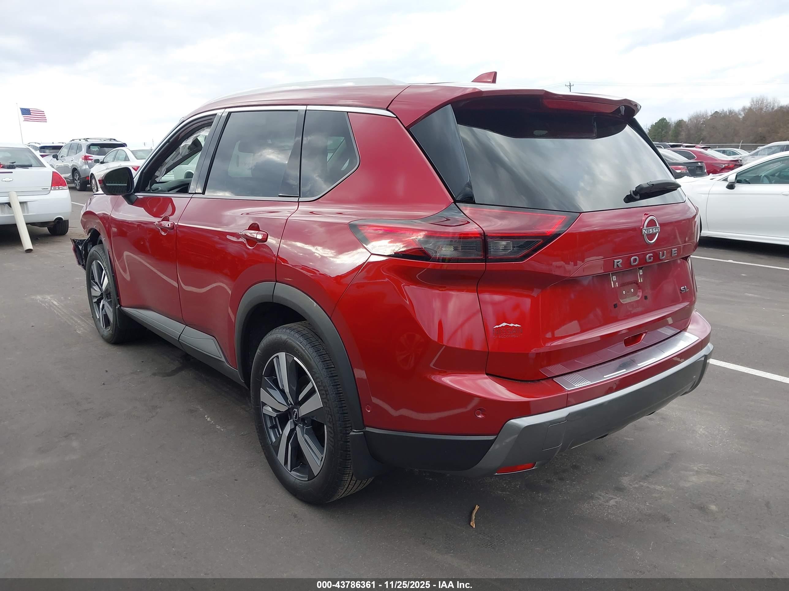 NISSAN ROGUE image 3