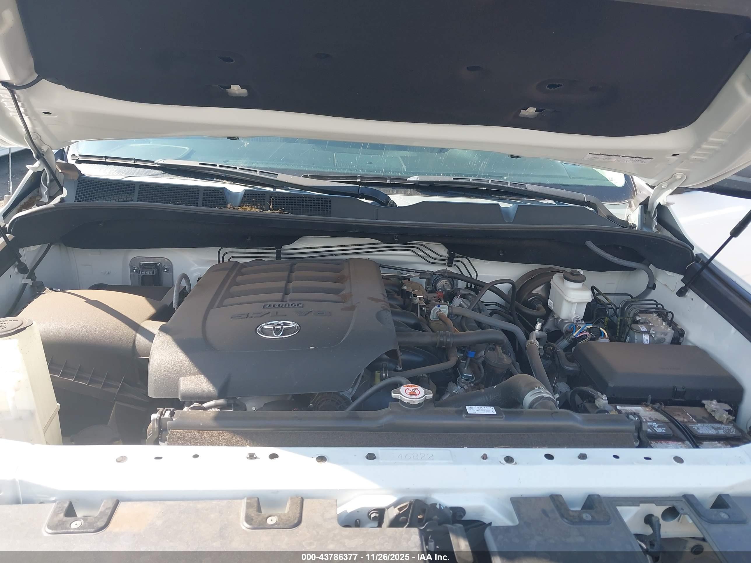 TOYOTA TUNDRA image 10