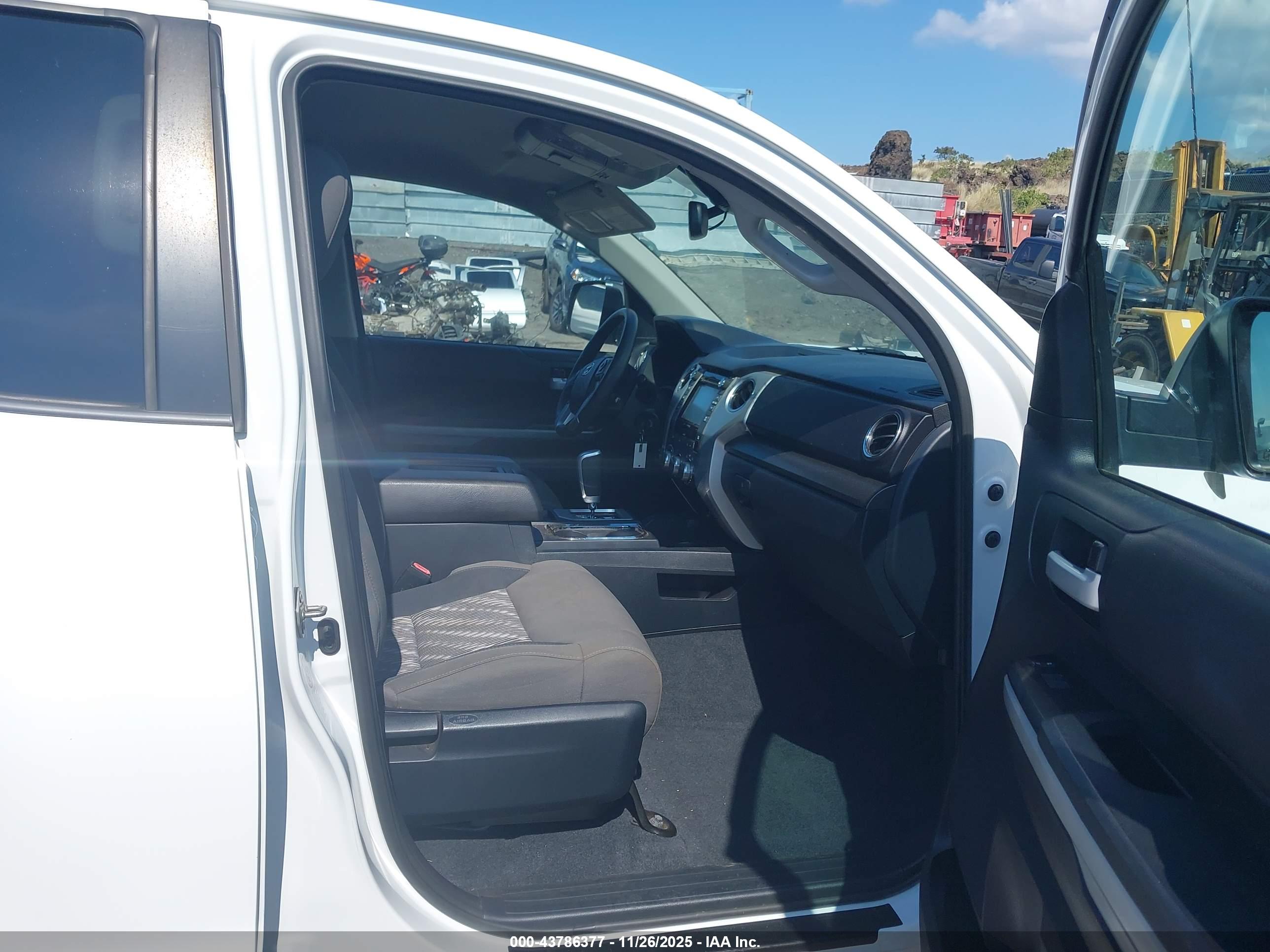 TOYOTA TUNDRA image 5
