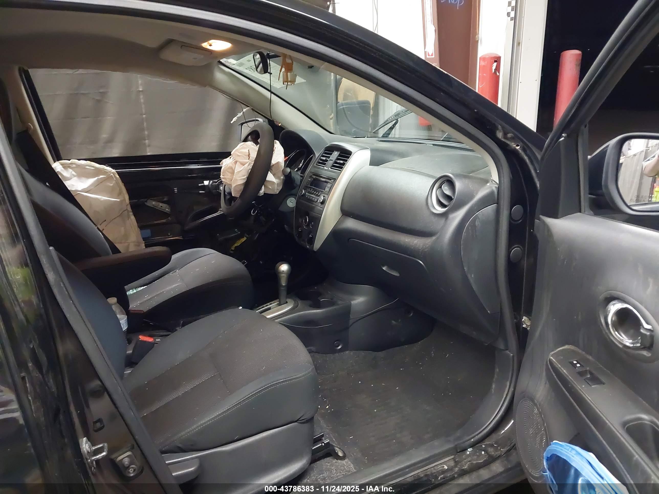 NISSAN VERSA image 5