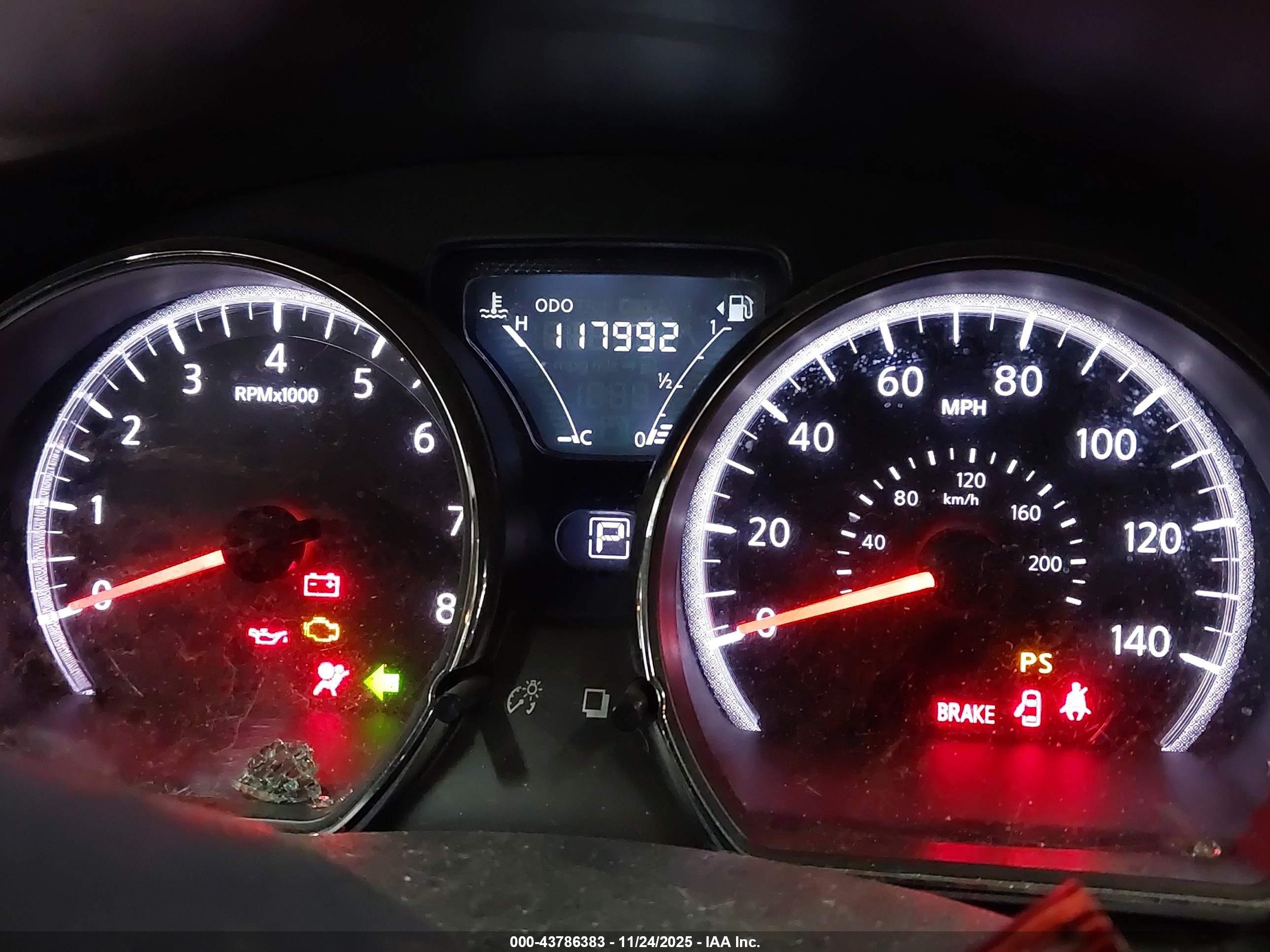 NISSAN VERSA image 7