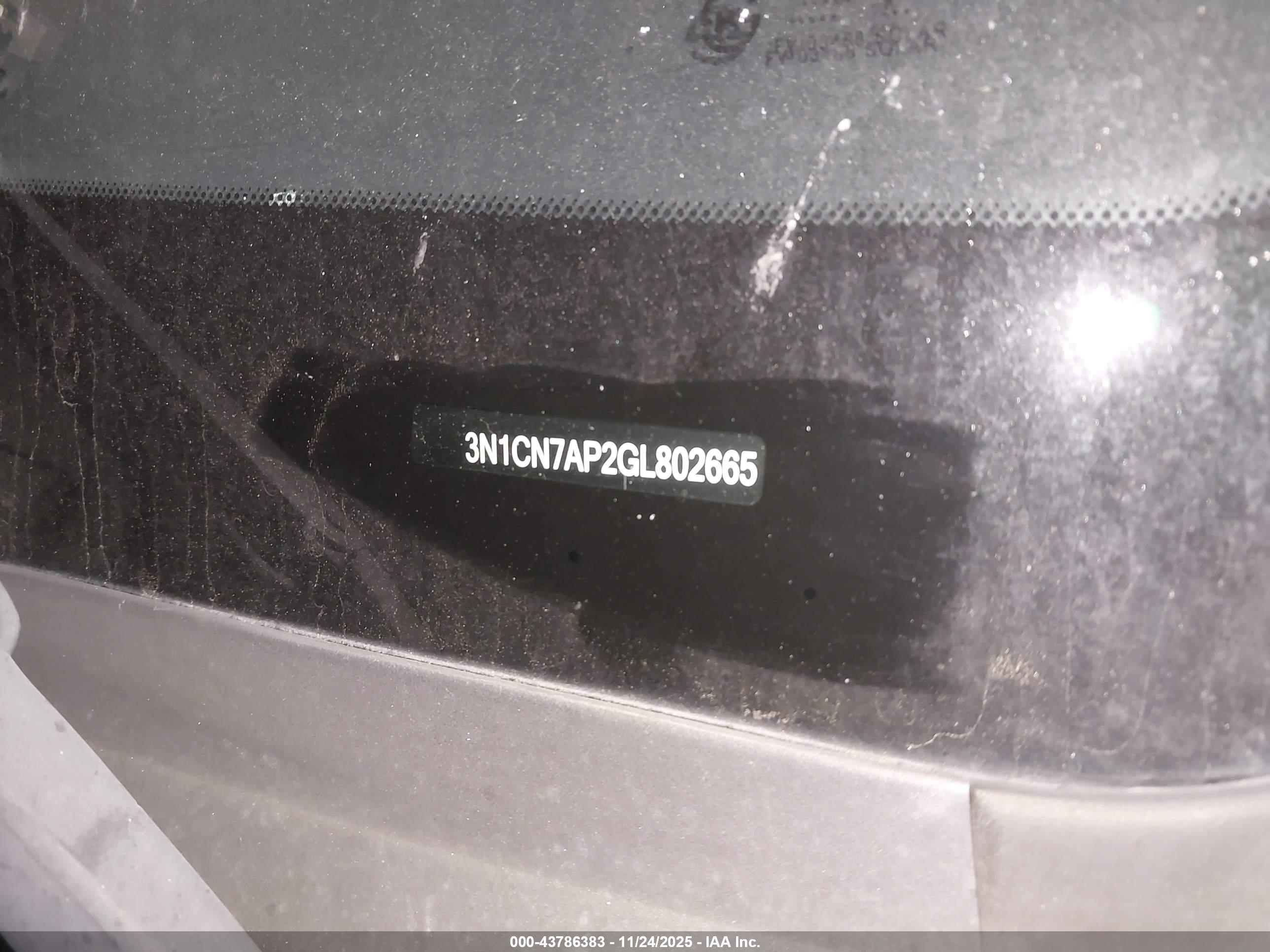 NISSAN VERSA image 9