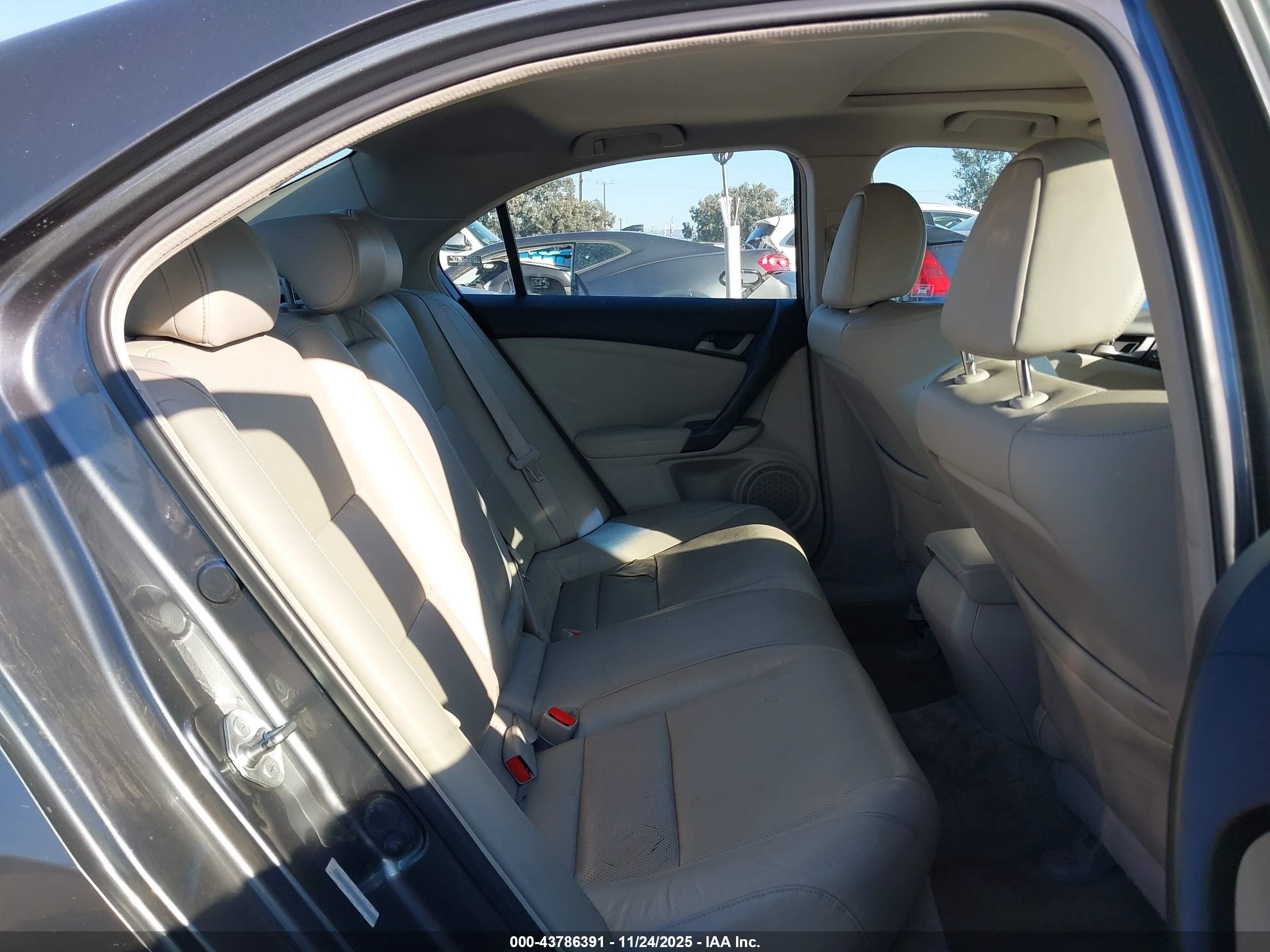 ACURA TSX image 8