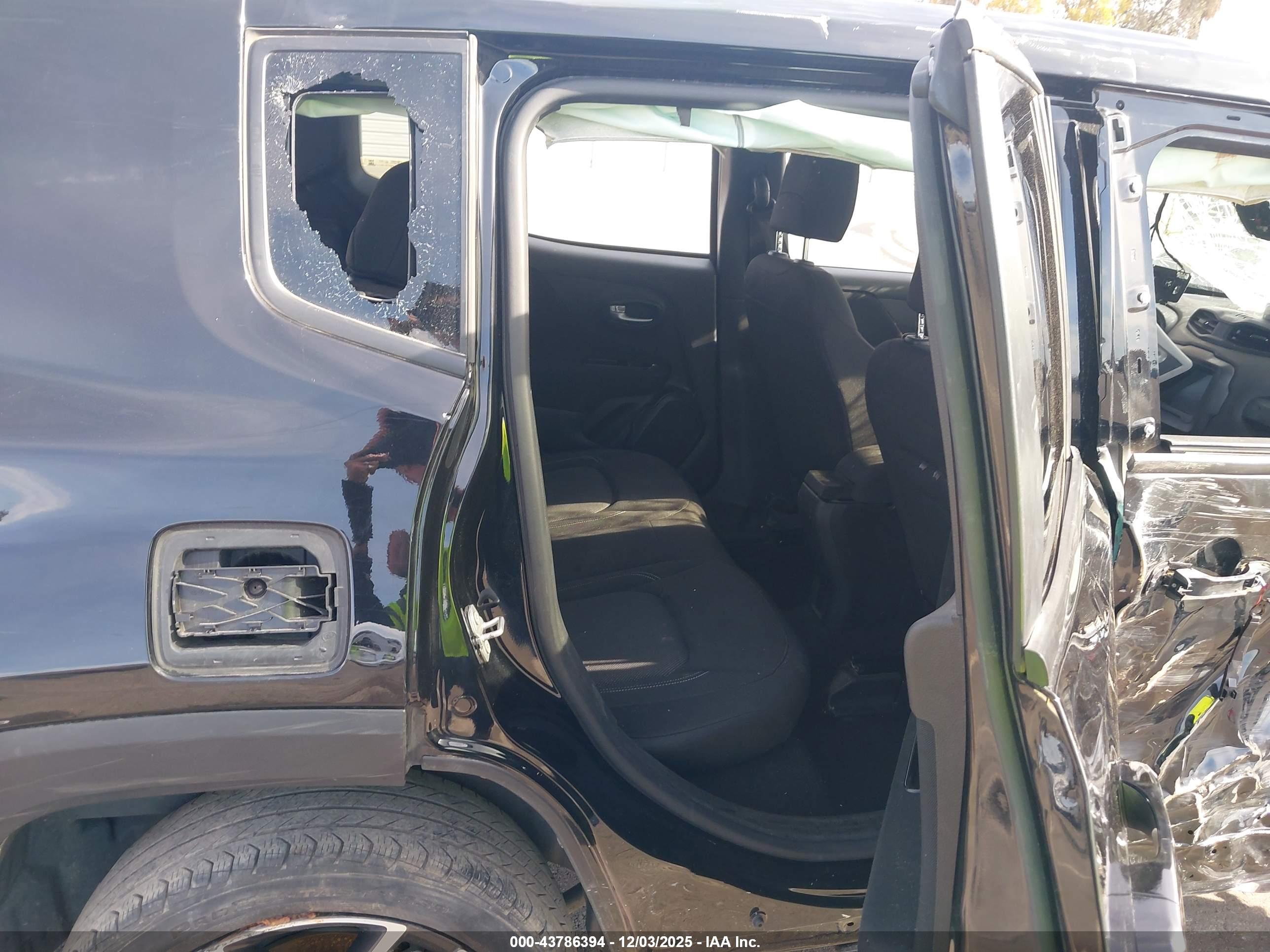 JEEP RENEGADE image 8