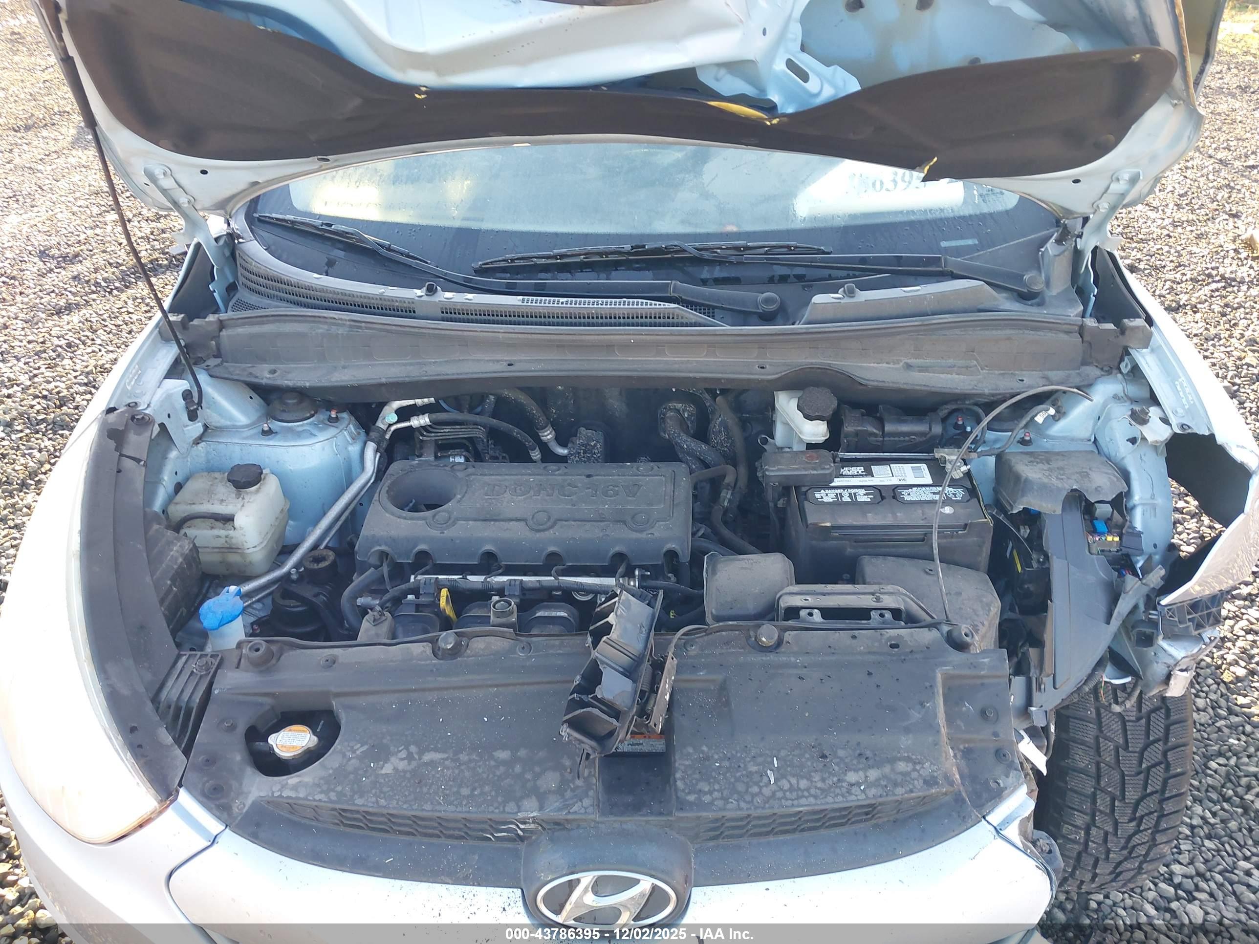 HYUNDAI TUCSON image 10
