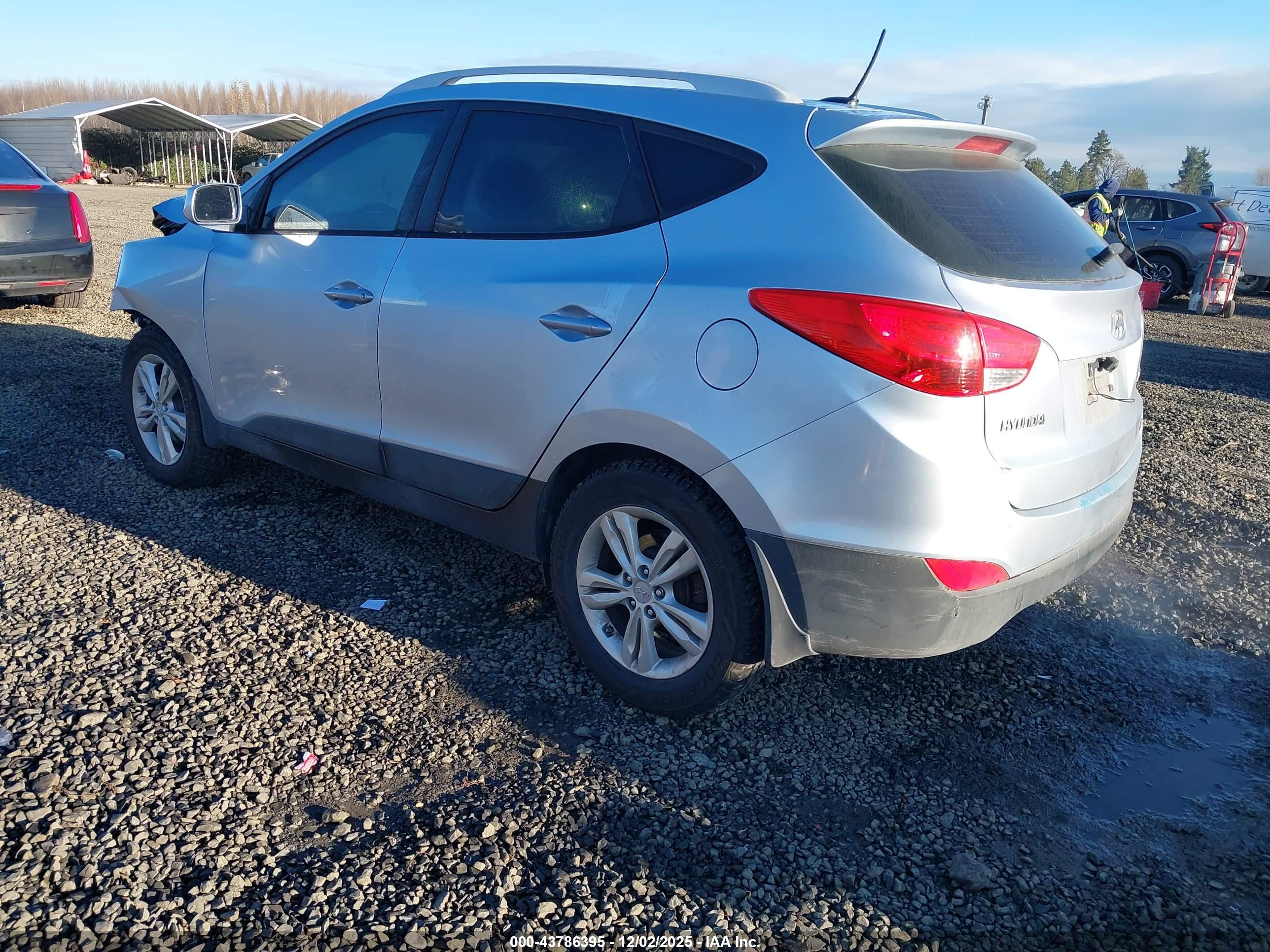 HYUNDAI TUCSON image 3